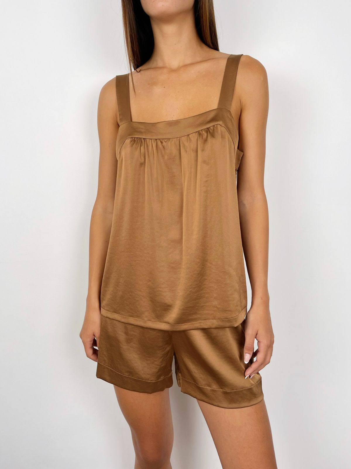 חליפת גופיה קצרה במראה סטן - ITAY BRANDS