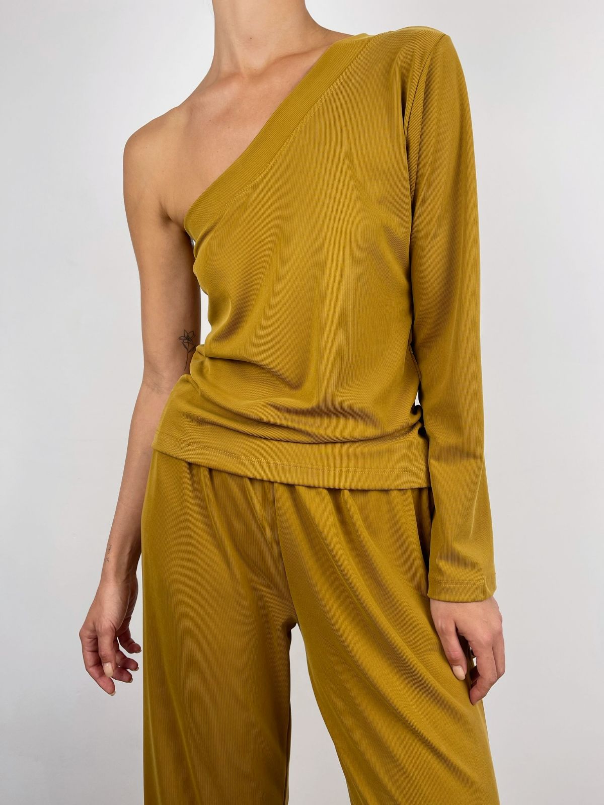 חולצת וואן שולדר ארוכה בד מודל - ITAY BRANDS