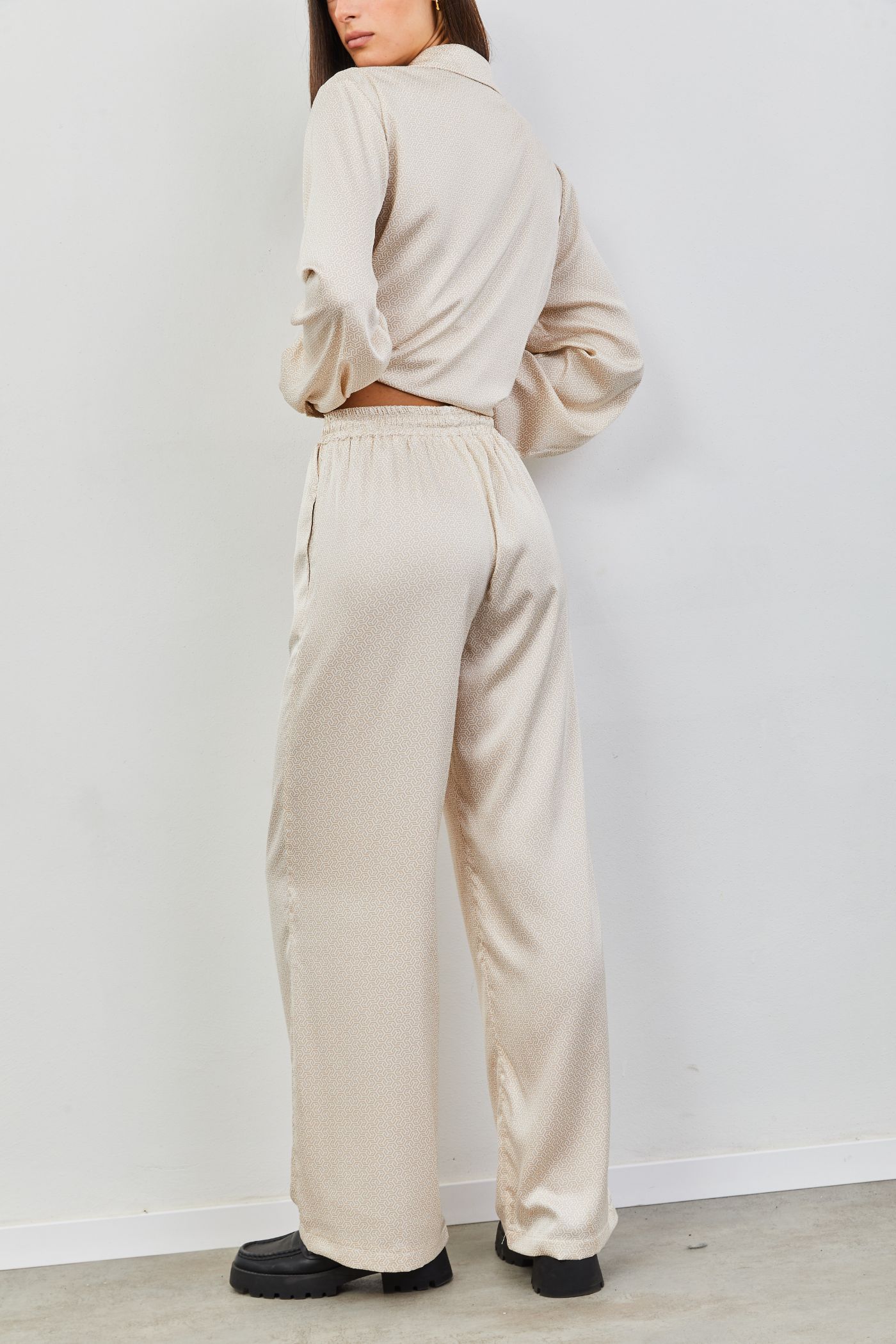 חליפה במראה סטן בהדפס - ITAY BRANDS