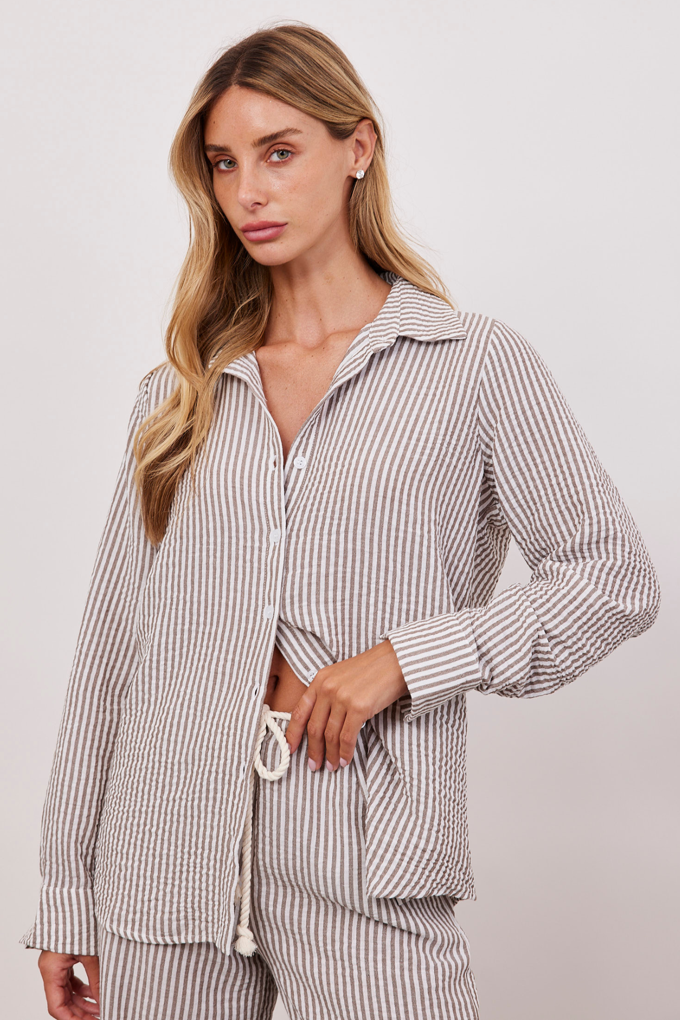 חולצת פסים ארוכה מכופתרת