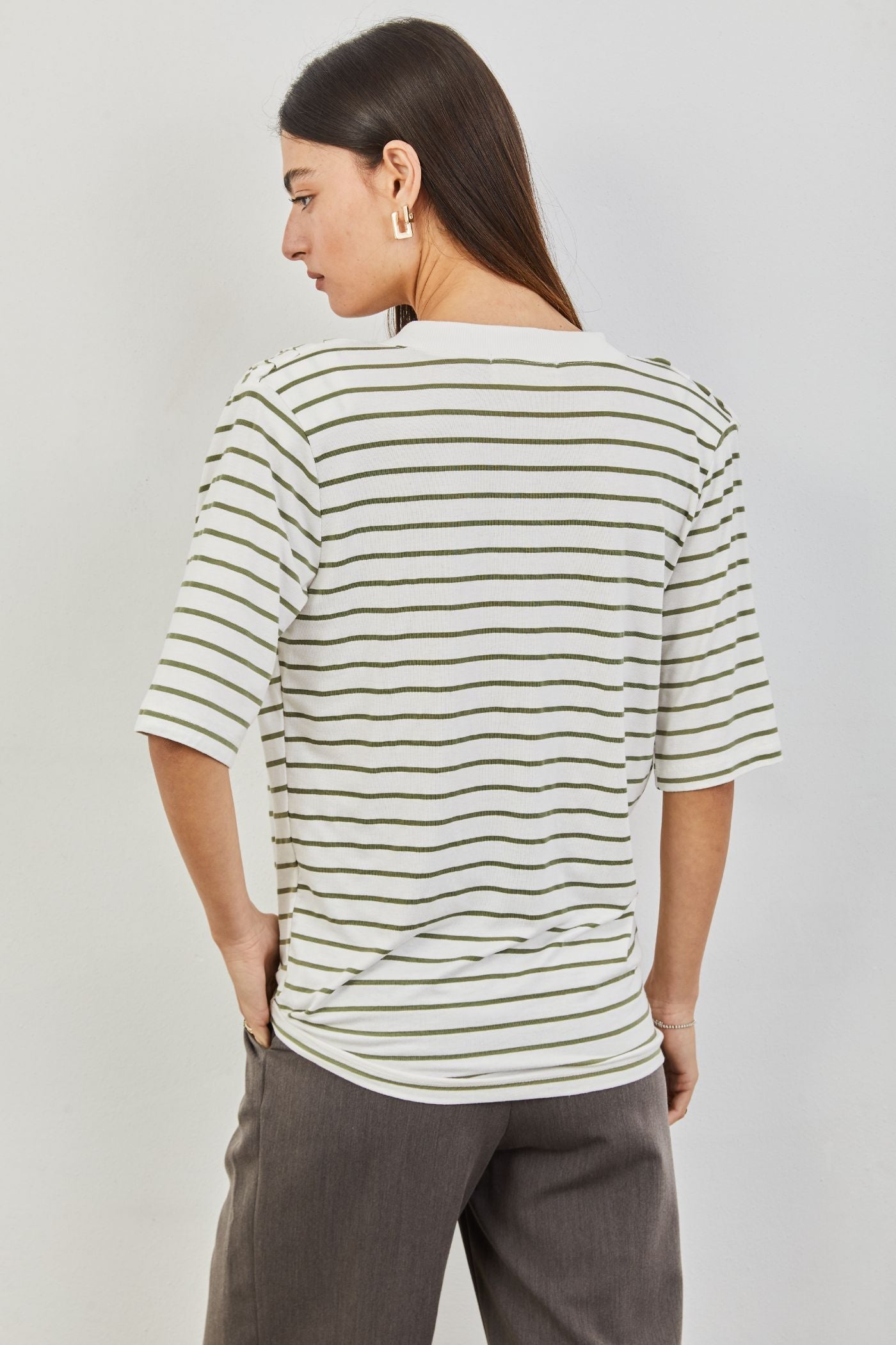 חולצת וי פסים עם כריות - ITAY BRANDS