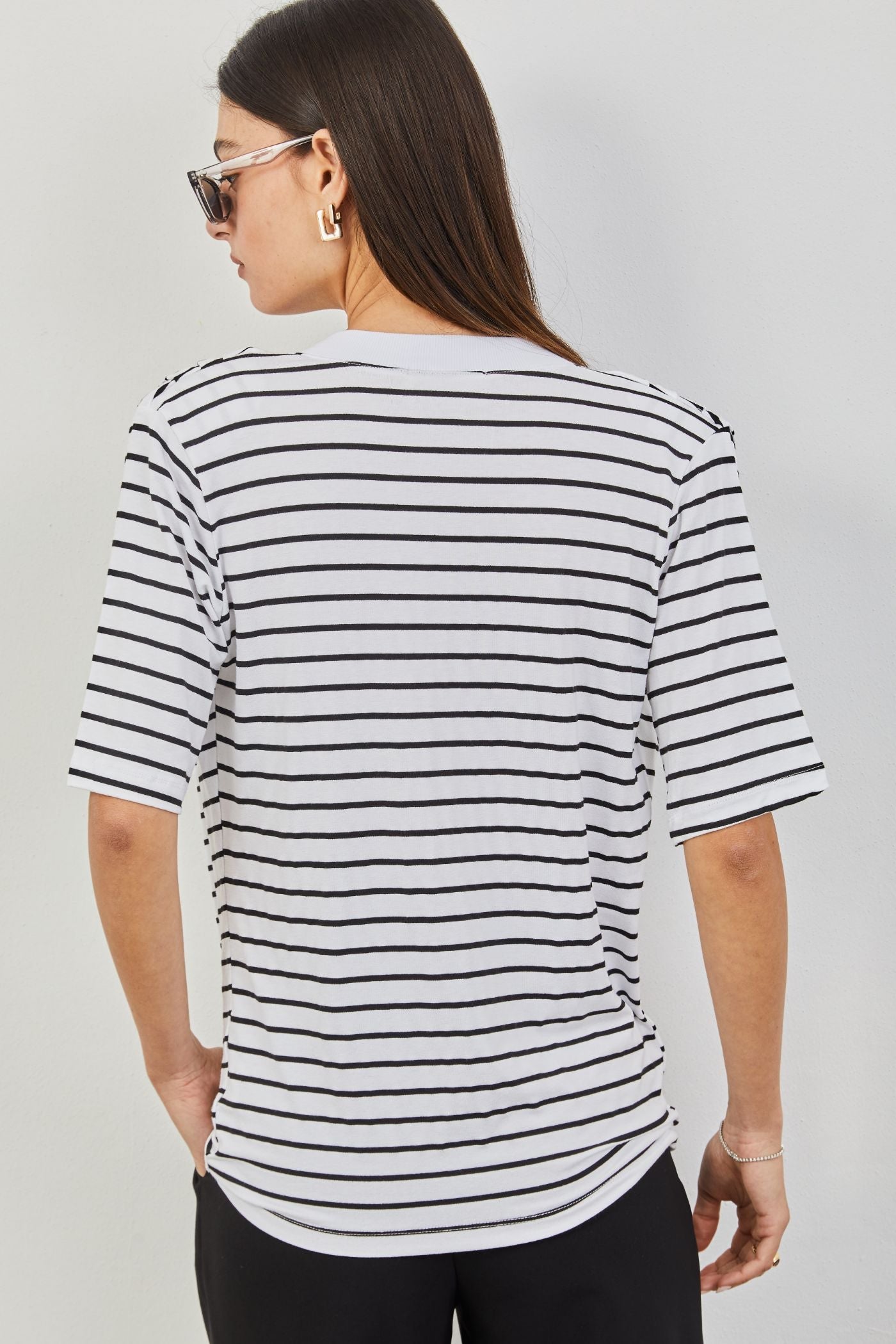 חולצת וי פסים עם כריות - ITAY BRANDS