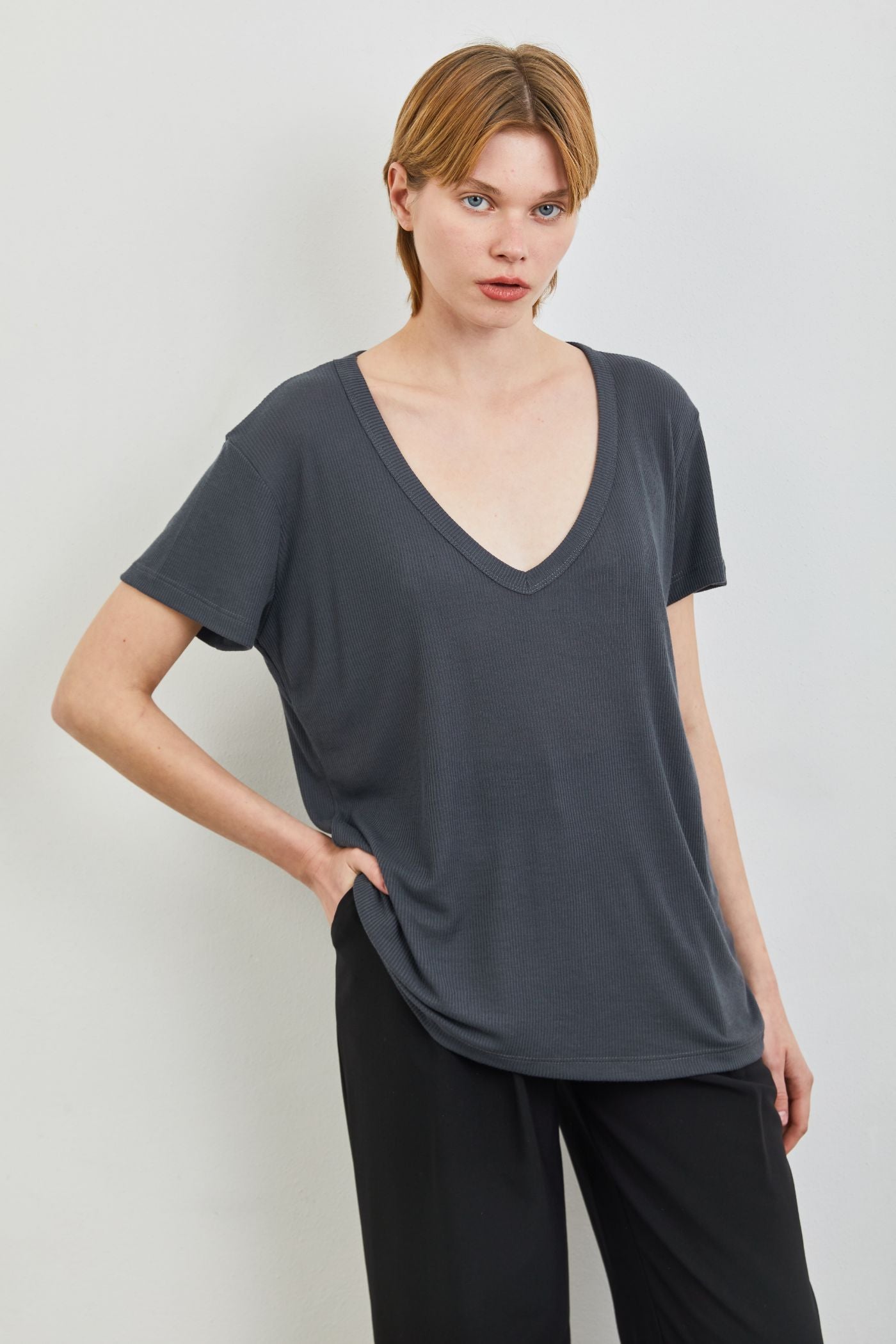 טי-שרט וי מבד רך - ITAY BRANDS