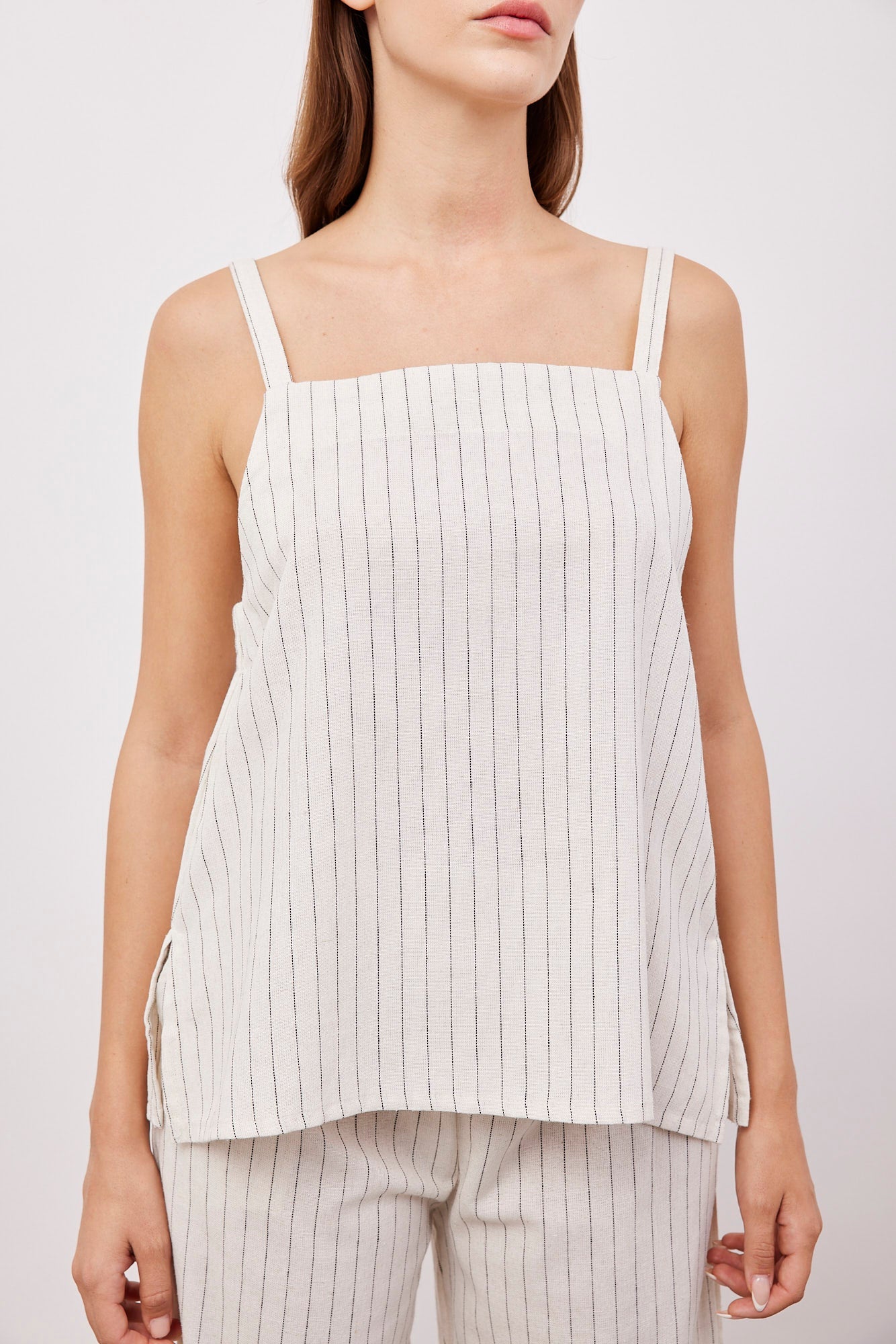 חליפת פסים בשילוב פשתן - ITAY BRANDS