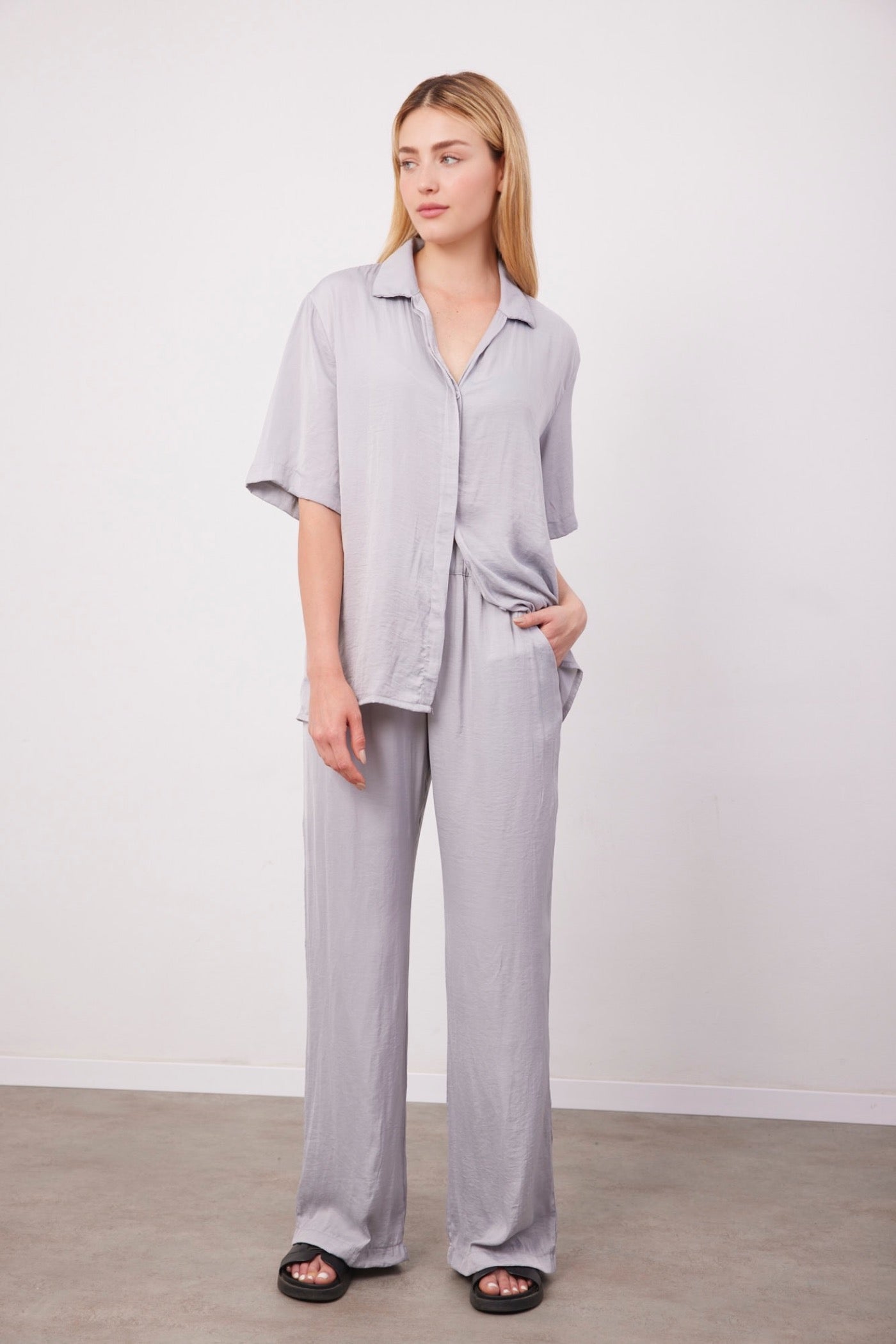 חליפה מכופתרת במראה סאטן - ITAY BRANDS