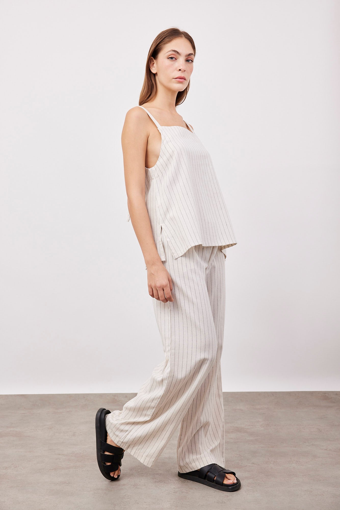 חליפת פסים בשילוב פשתן - ITAY BRANDS