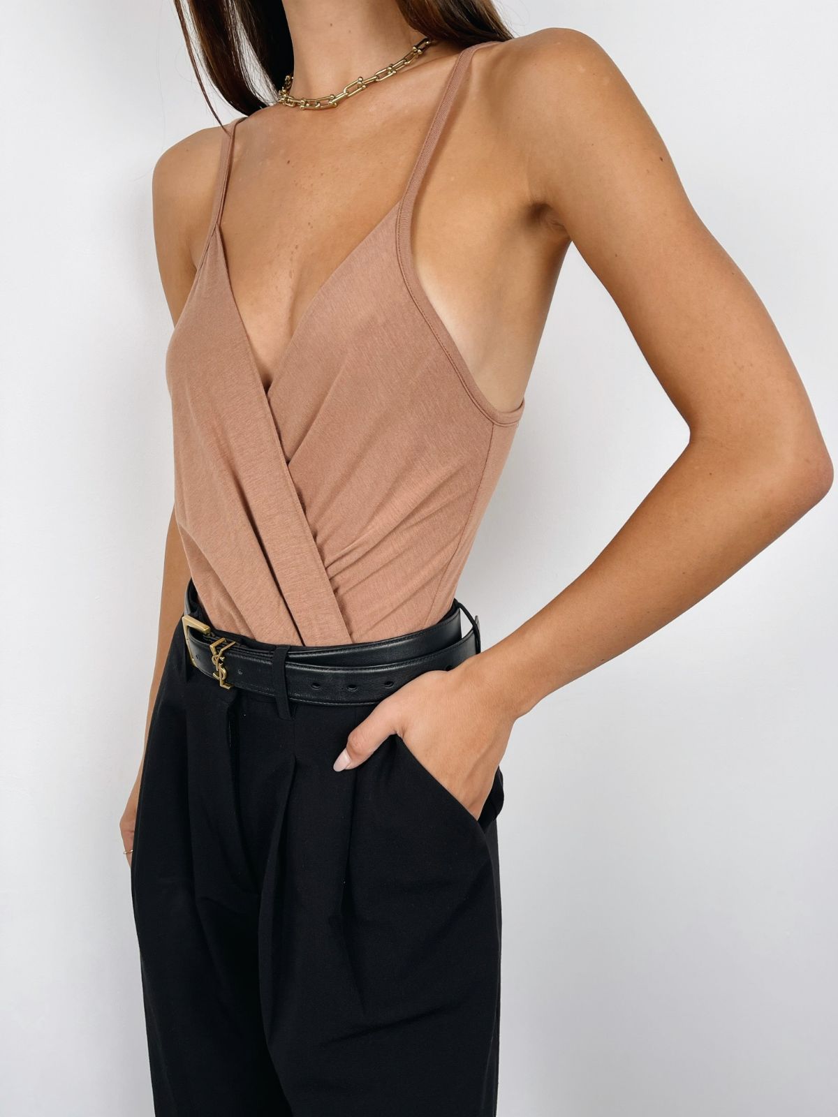 בגד גוף וי מעטפת - ITAY BRANDS