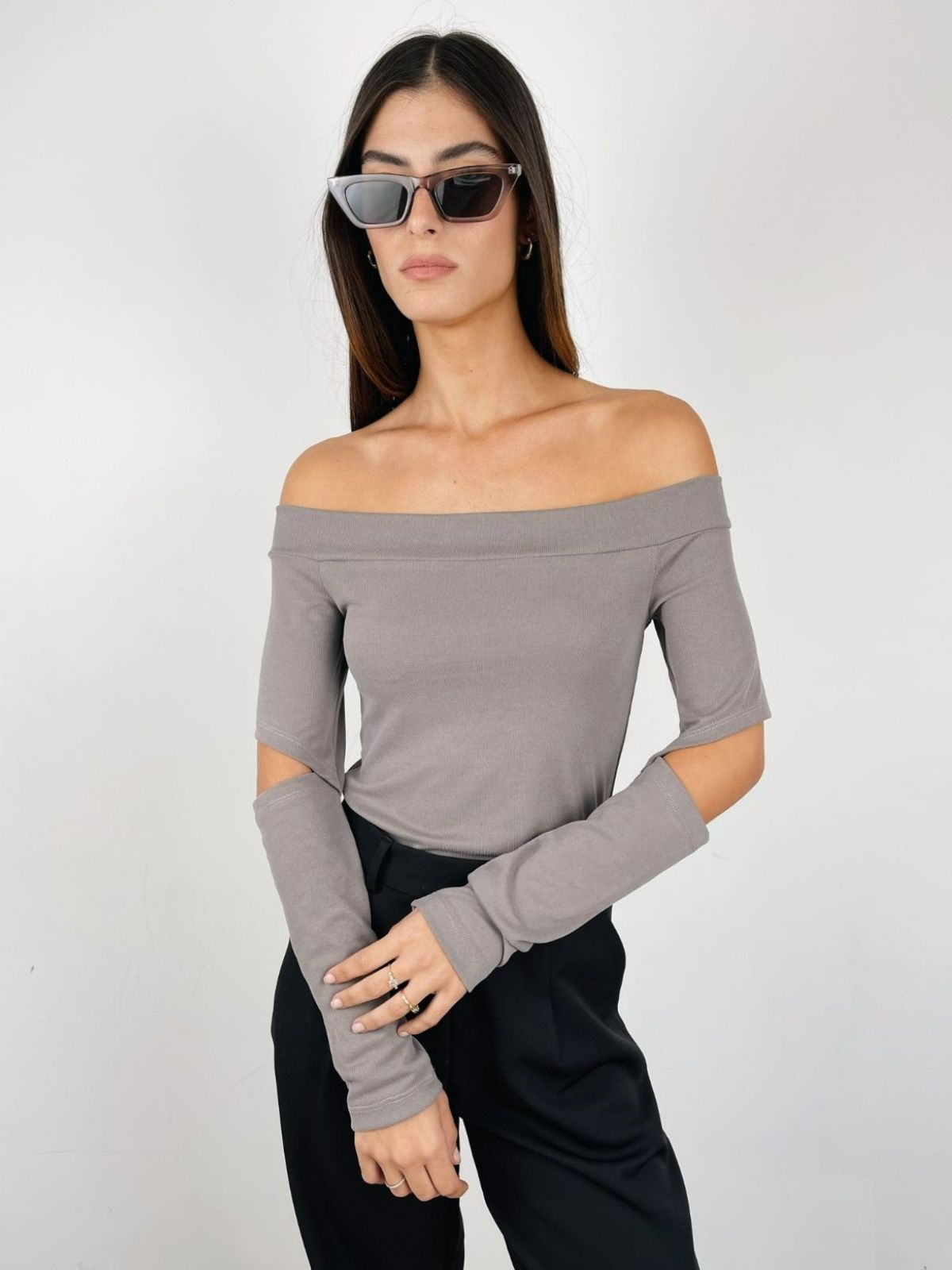 חולצת אוף שולדרס עם פתחים - ITAY BRANDS