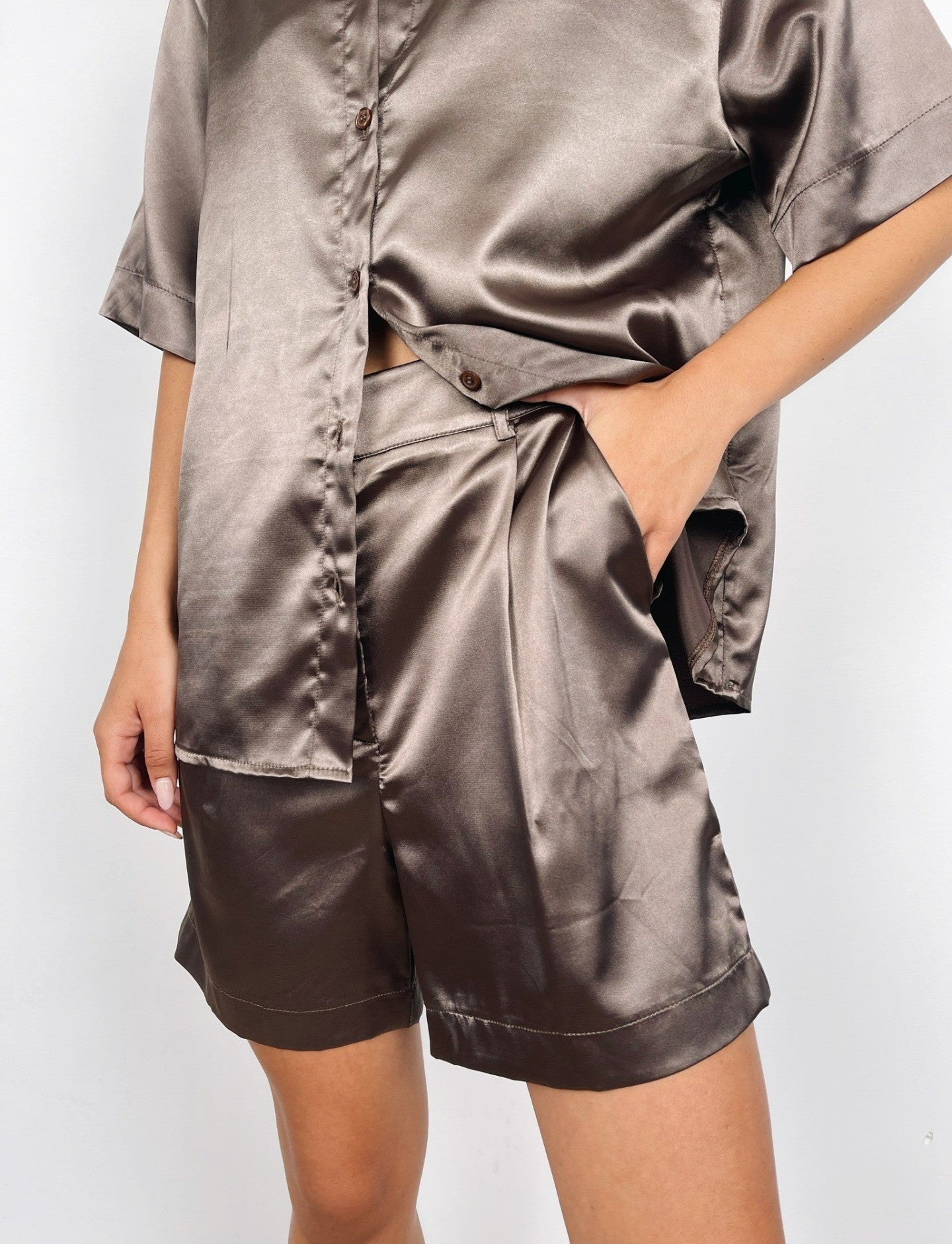 חליפה במראה סטן קצרה - ITAY BRANDS