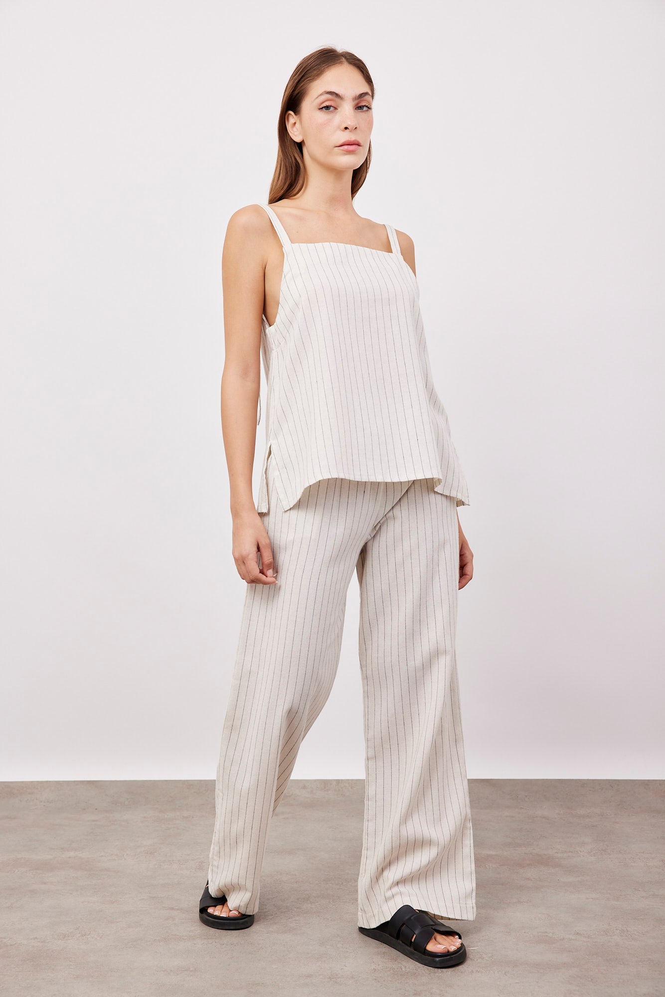 חליפת פסים בשילוב פשתן - ITAY BRANDS