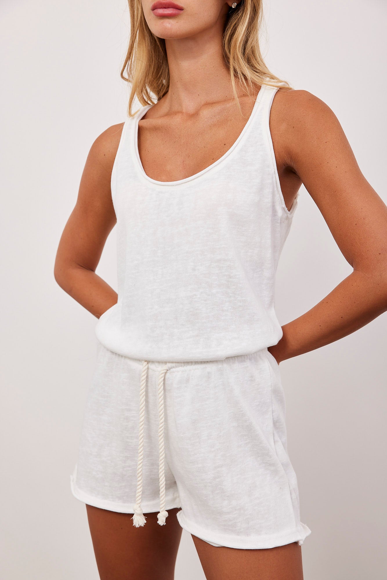 חליפה קצרה בסיומת גזורה - ITAY BRANDS