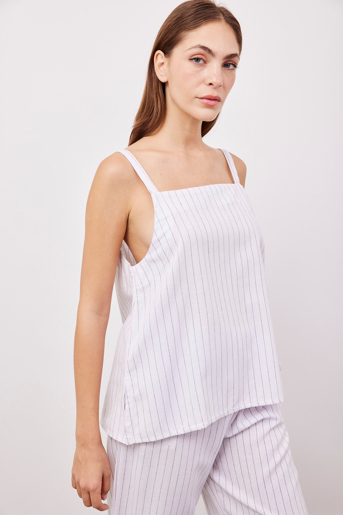 חליפת פסים בשילוב פשתן - ITAY BRANDS