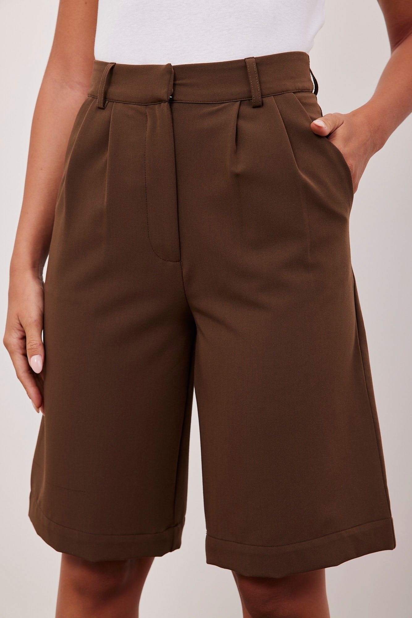 מכנסיים מחויטים באורך הברך - ITAY BRANDS