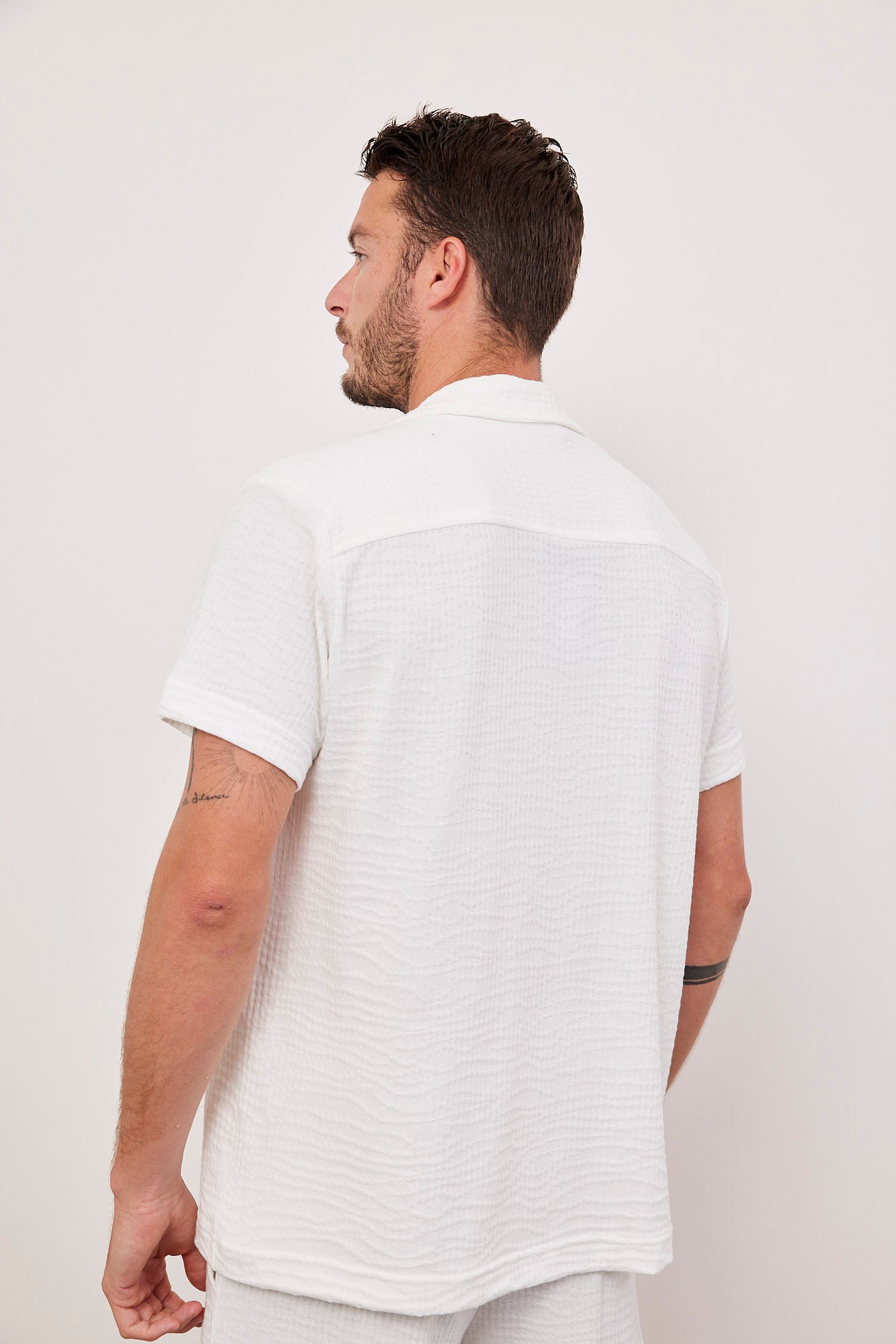 חולצה קצרה מכופתרת בטקסטורה - ITAY BRANDS