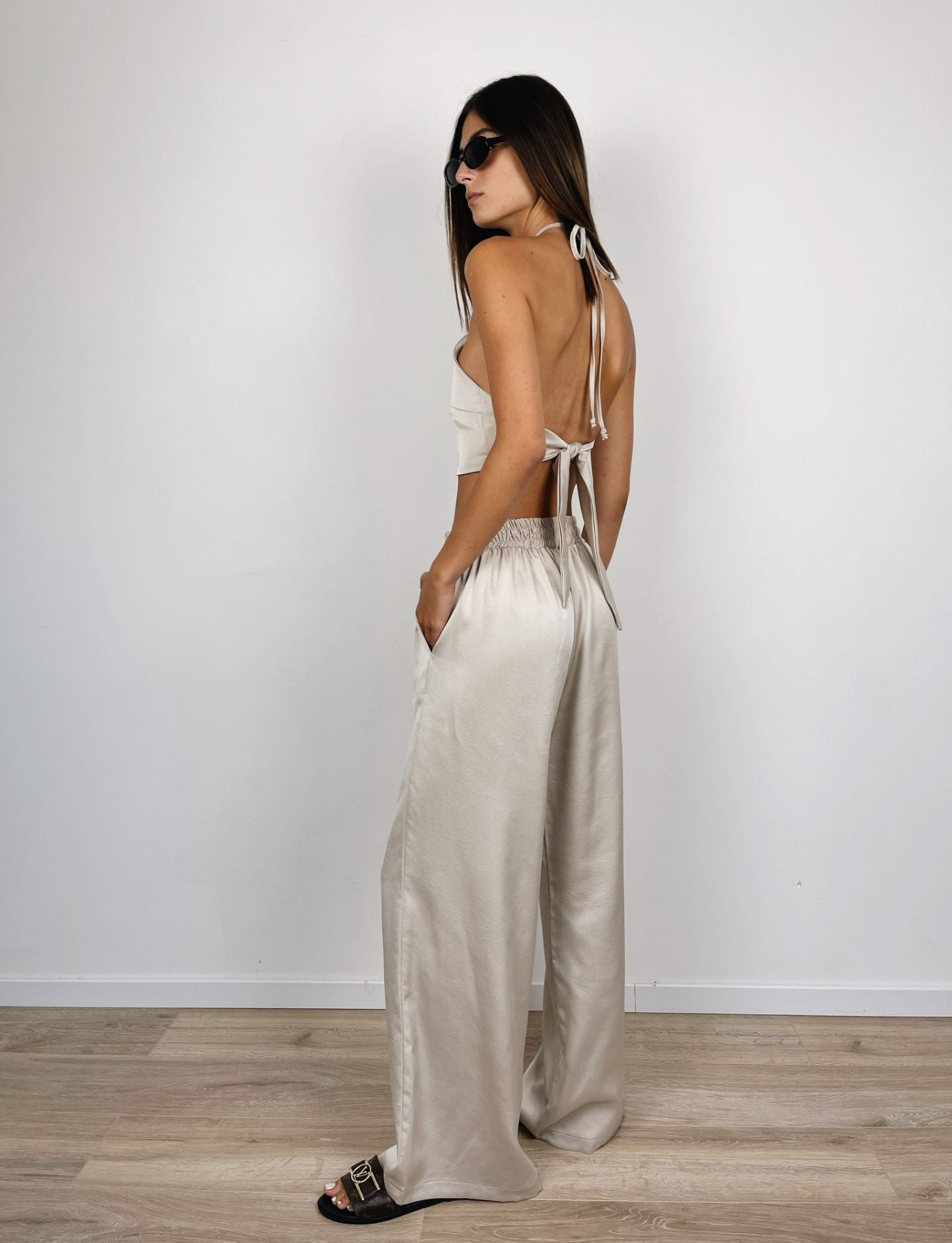 חליפת טופ ומכנסיים במראה סטן - ITAY BRANDS