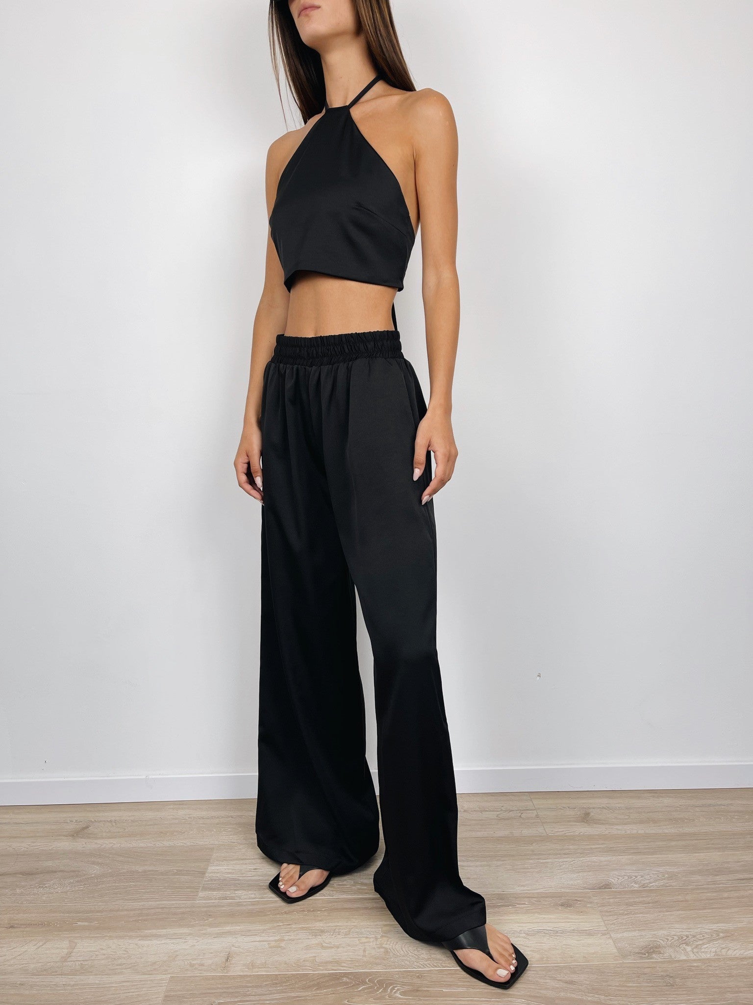 חליפת טופ ומכנסיים במראה סטן - ITAY BRANDS