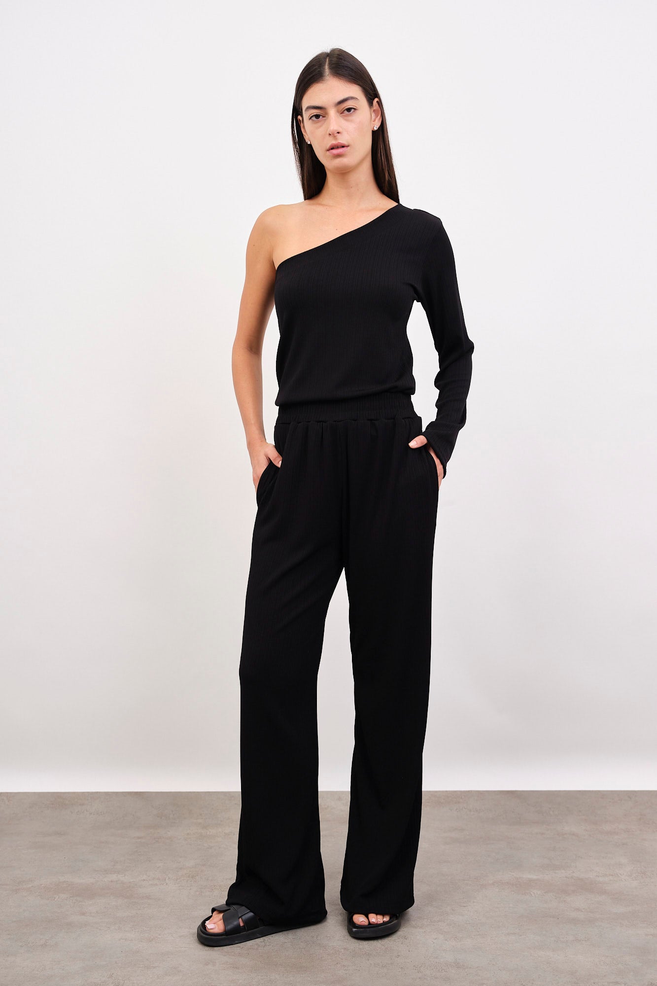 חליפת וואן שולדר בטקסטורת פסים - ITAY BRANDS