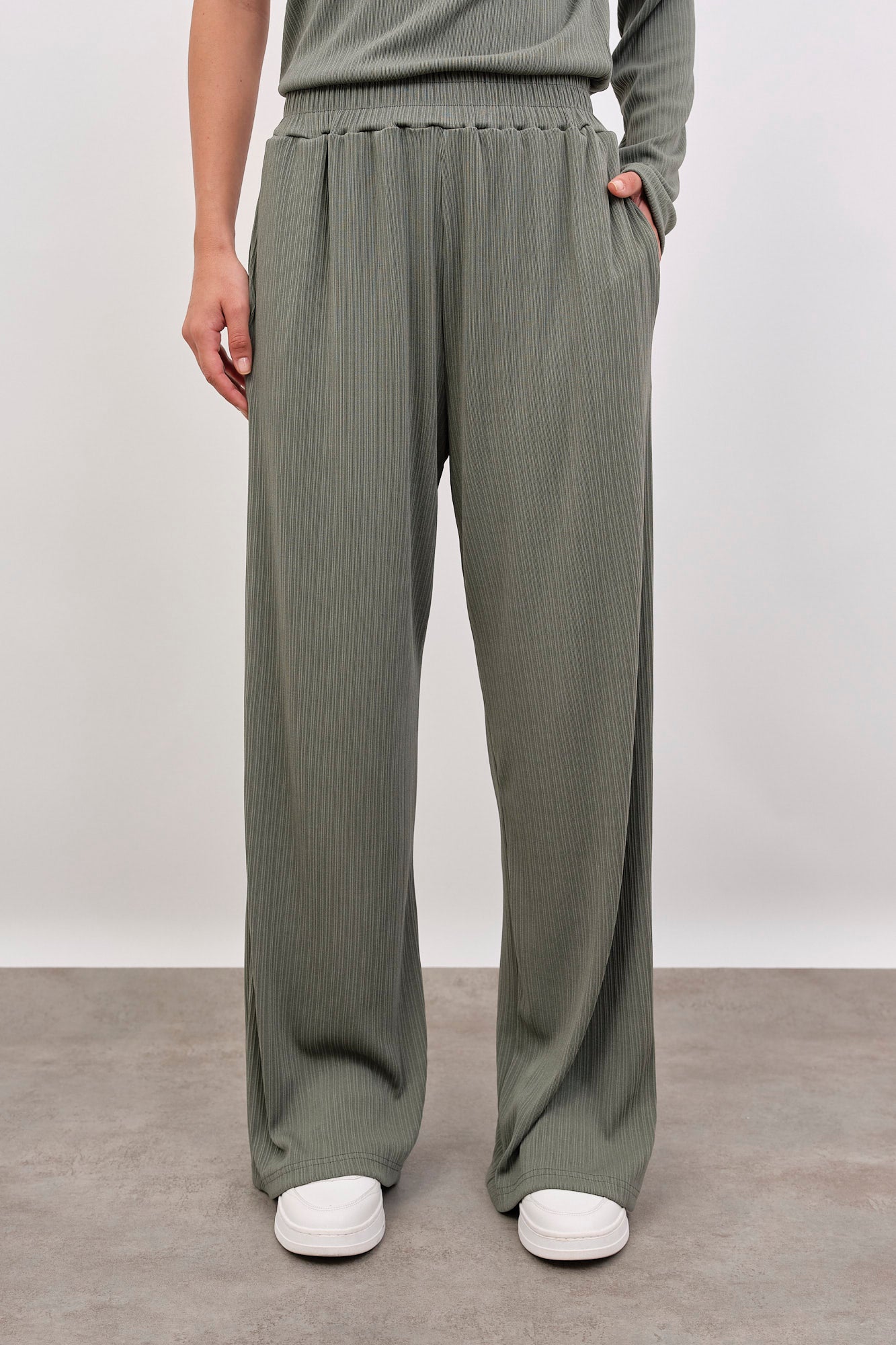 חליפת וואן שולדר בטקסטורת פסים - ITAY BRANDS