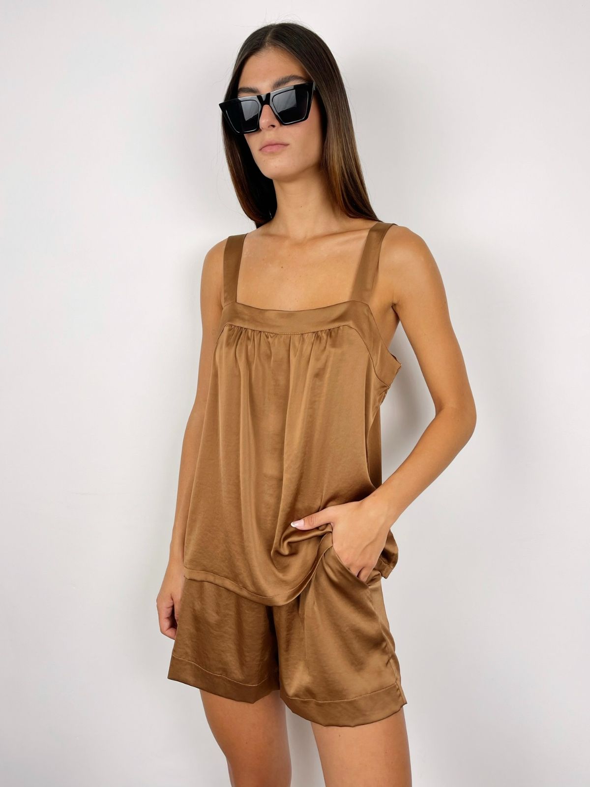 חליפת גופיה קצרה במראה סטן - ITAY BRANDS