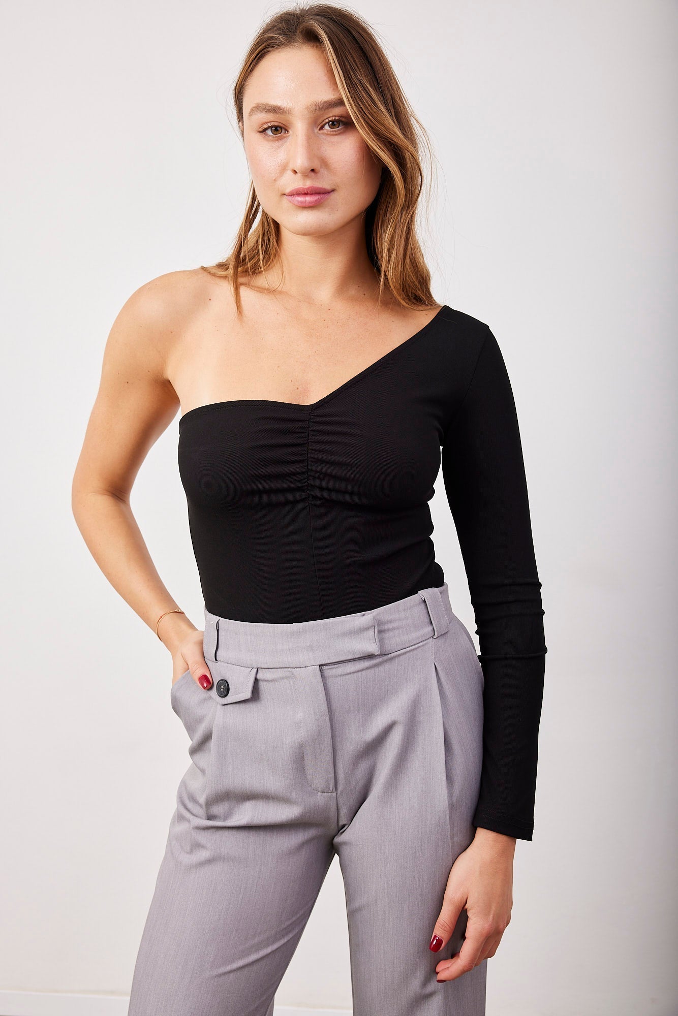 בגד גוף וואן שולדר עם כיווץ - ITAY BRANDS