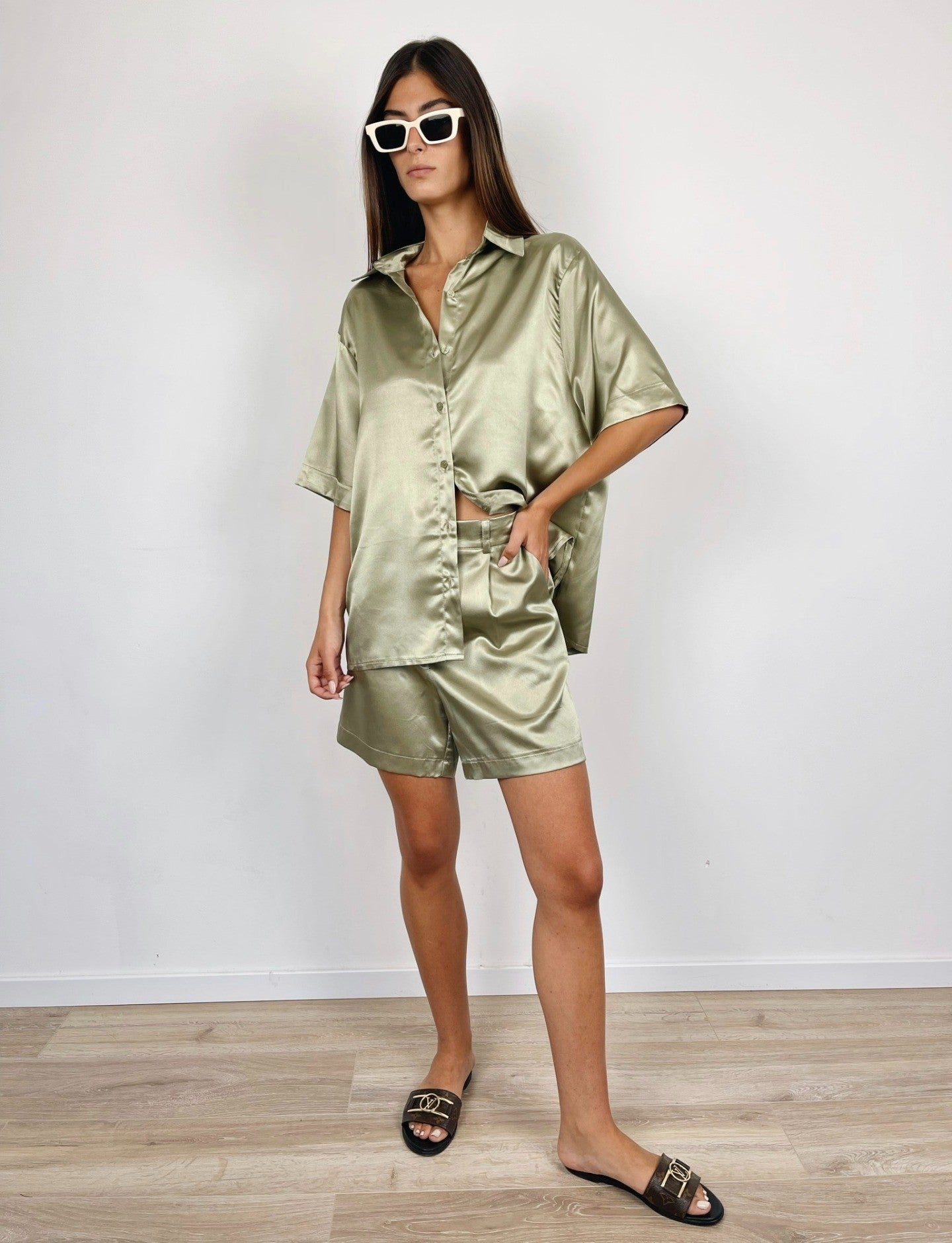 חליפה במראה סטן קצרה - ITAY BRANDS