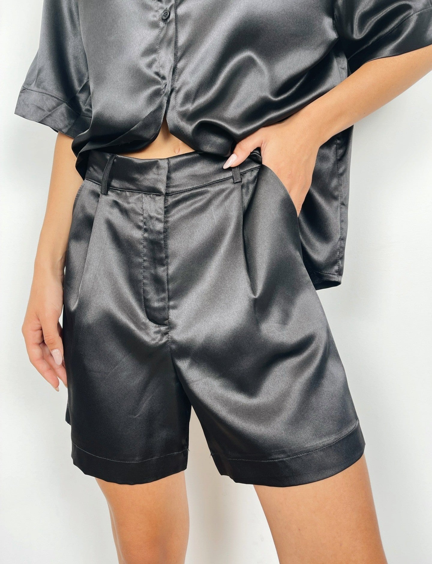 חליפה במראה סטן קצרה - ITAY BRANDS