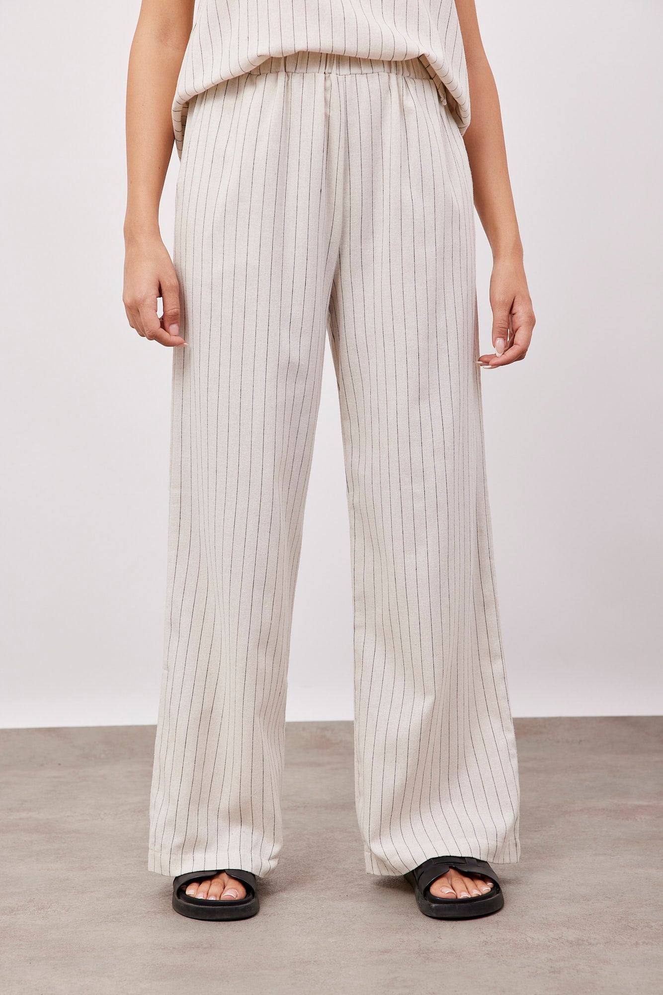 חליפת פסים בשילוב פשתן - ITAY BRANDS