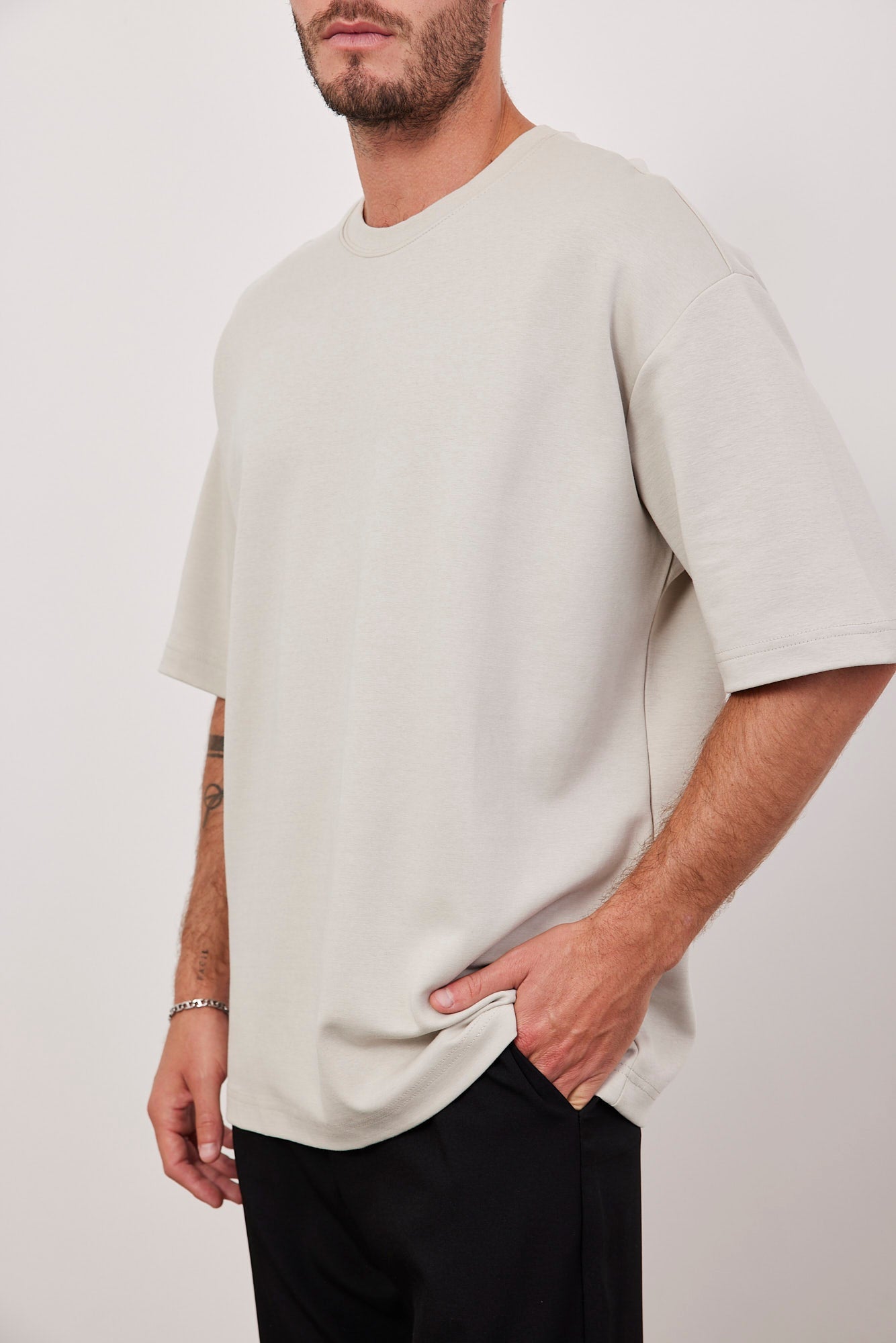 טי-שרט במפתח עגול - ITAY BRANDS