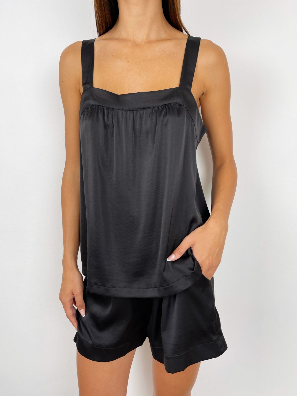 חליפת גופיה קצרה במראה סטן - ITAY BRANDS