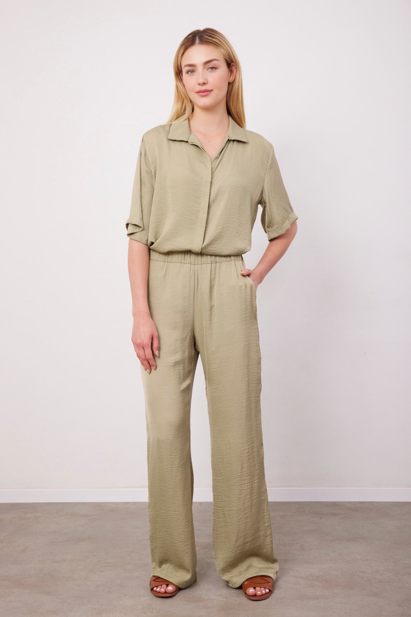 חליפה מכופתרת במראה סאטן - ITAY BRANDS