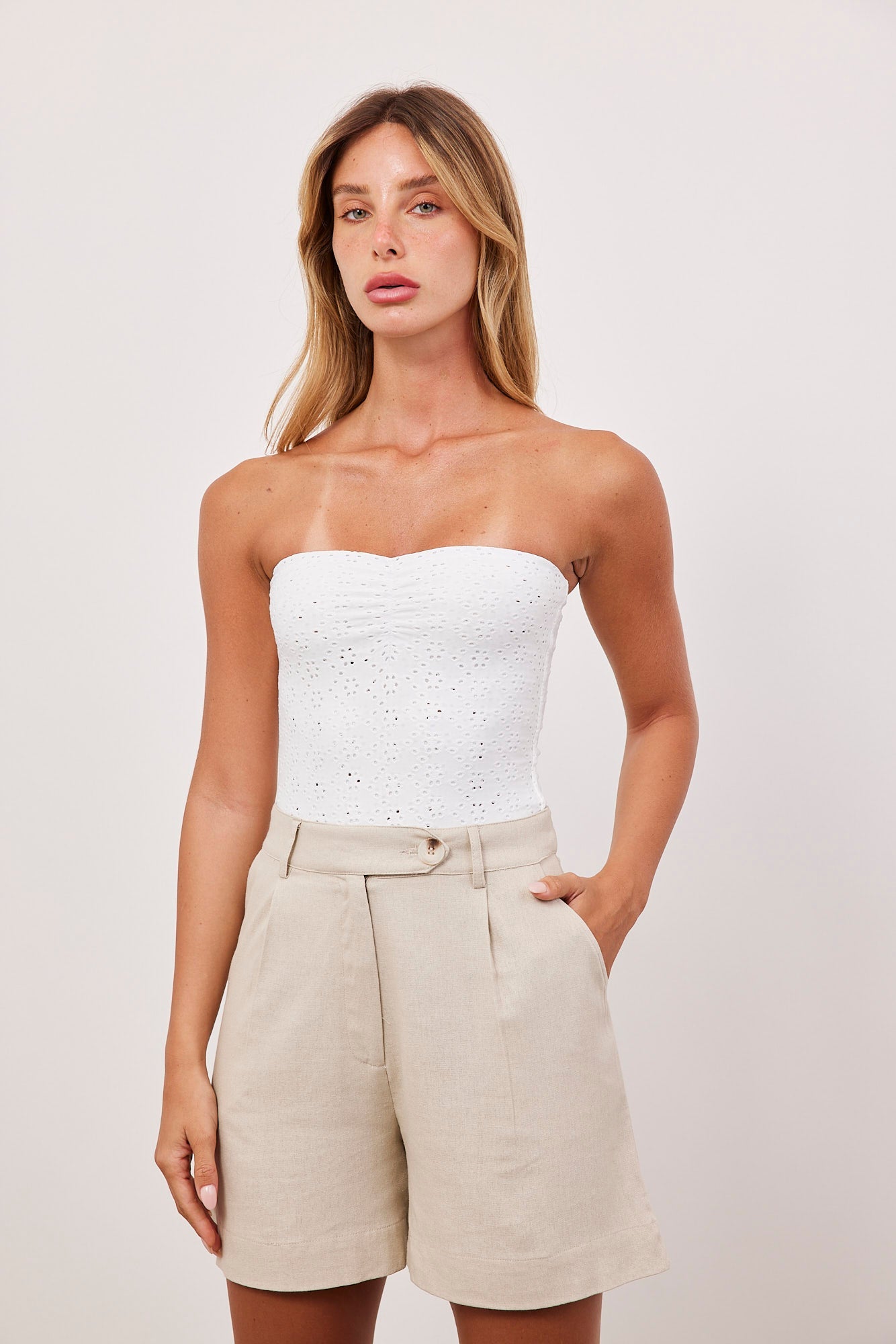 סטרפלס במראה תחרה עם כיווץ - ITAY BRANDS