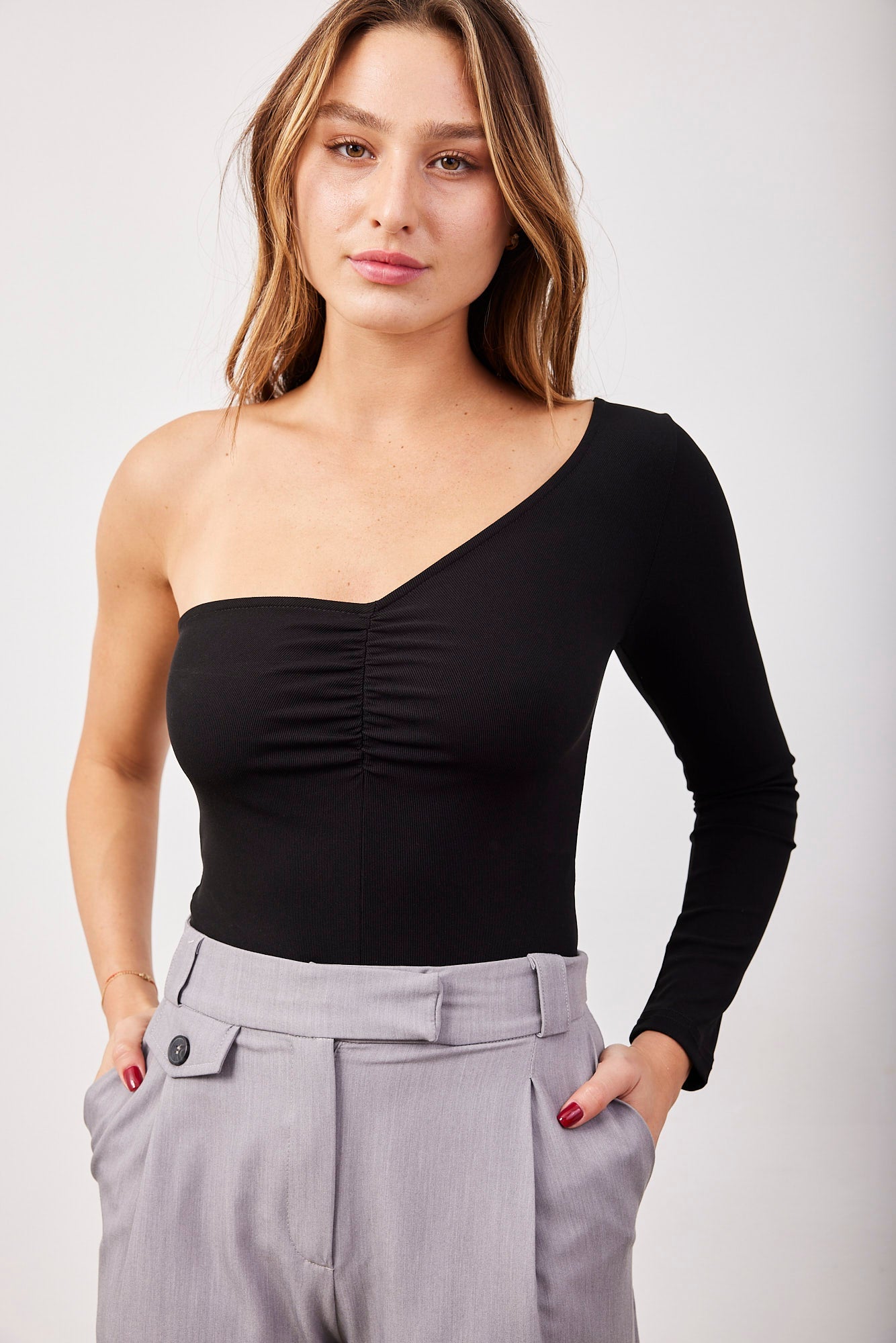 בגד גוף וואן שולדר עם כיווץ - ITAY BRANDS