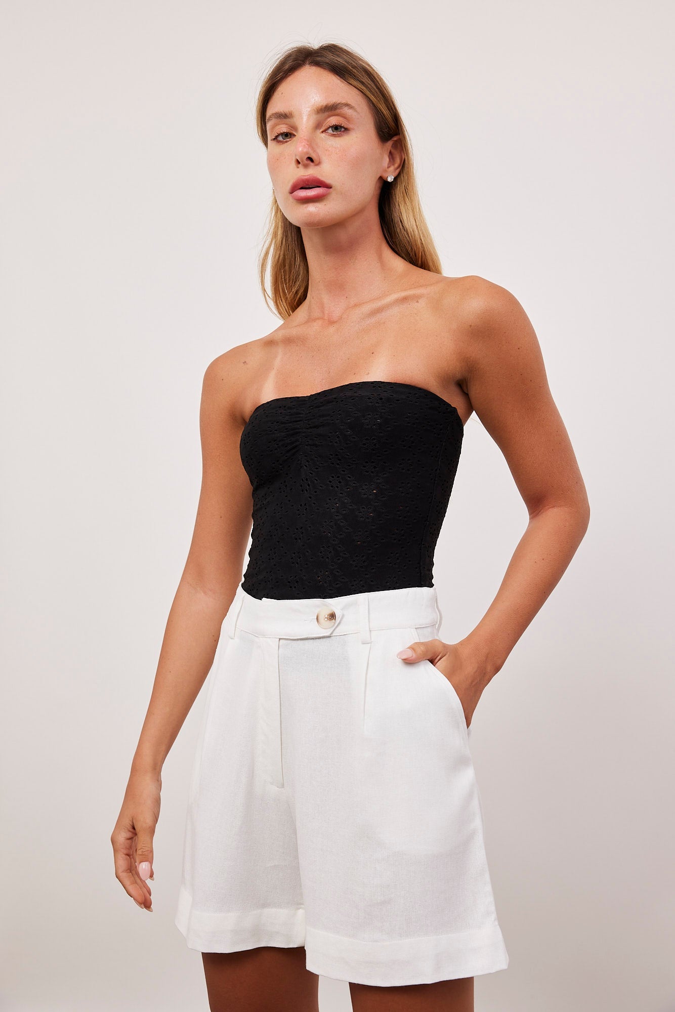 סטרפלס במראה תחרה עם כיווץ - ITAY BRANDS