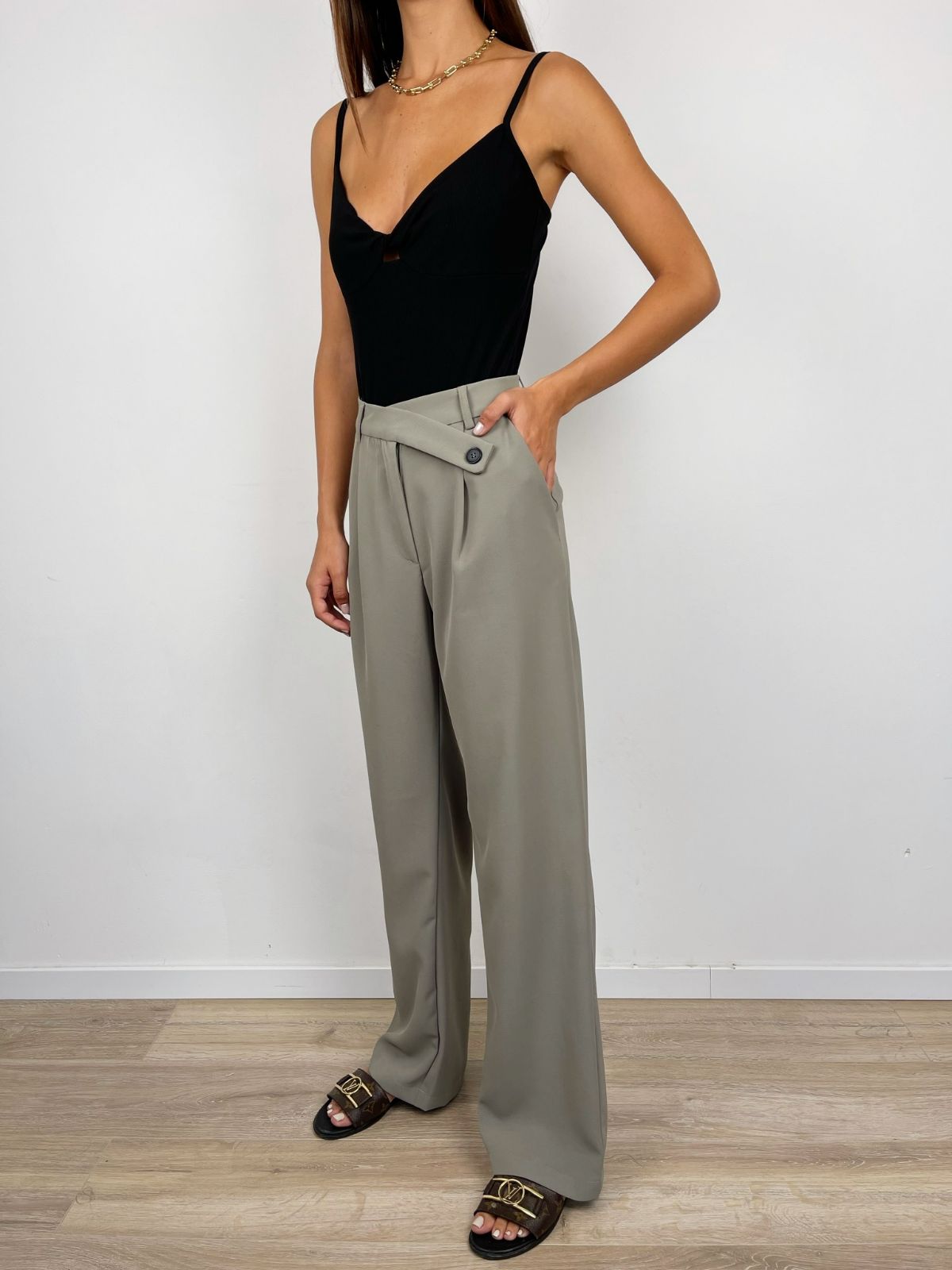 מכנסיים מחויטים בסגירת הצלבה - ITAY BRANDS