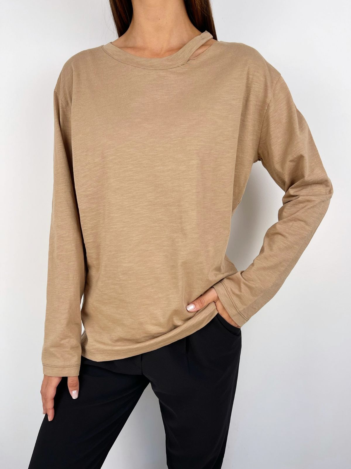 חולצת אוברסייז ארוכה פתח בכתף - ITAY BRANDS