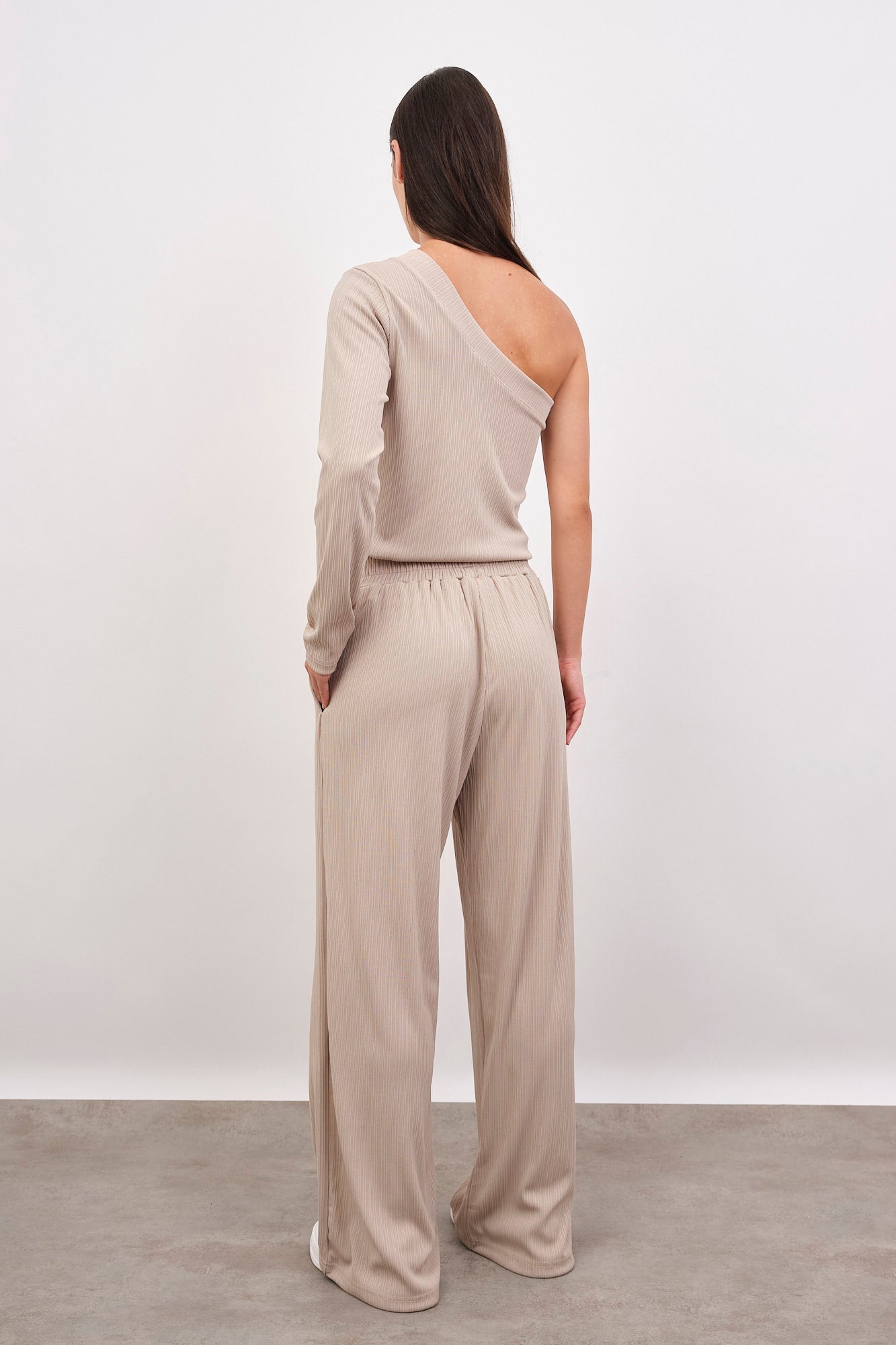 חליפת וואן שולדר בטקסטורת פסים - ITAY BRANDS