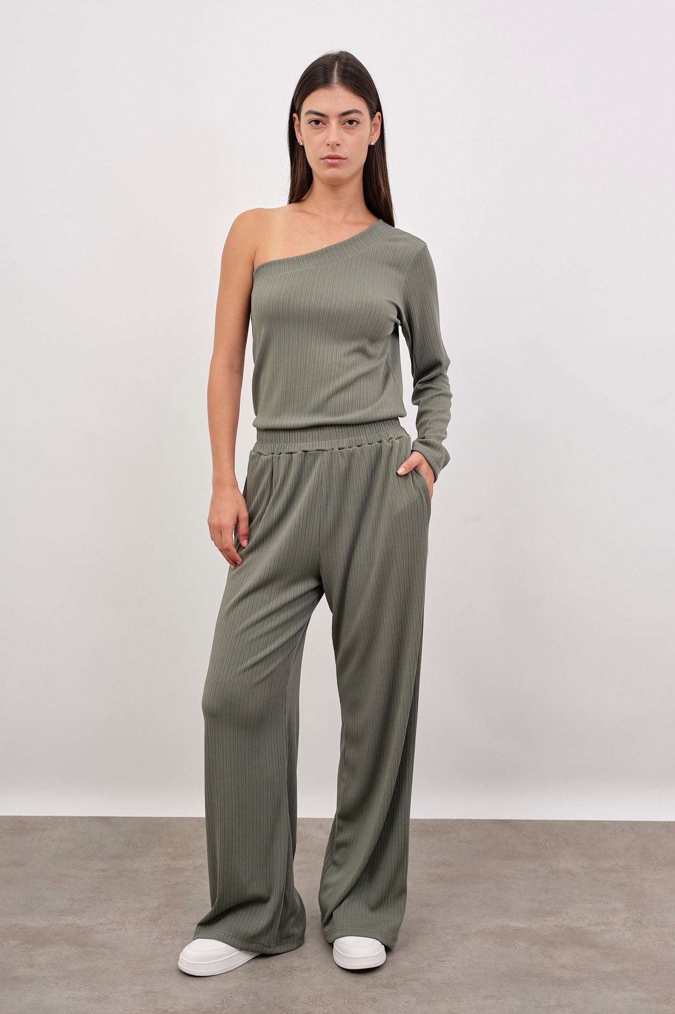 חליפת וואן שולדר בטקסטורת פסים - ITAY BRANDS