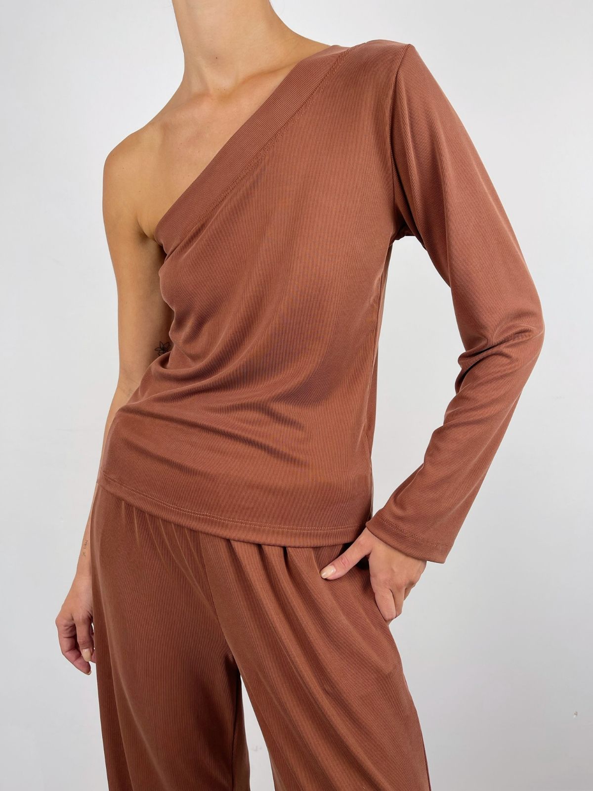 חולצת וואן שולדר ארוכה בד מודל - ITAY BRANDS