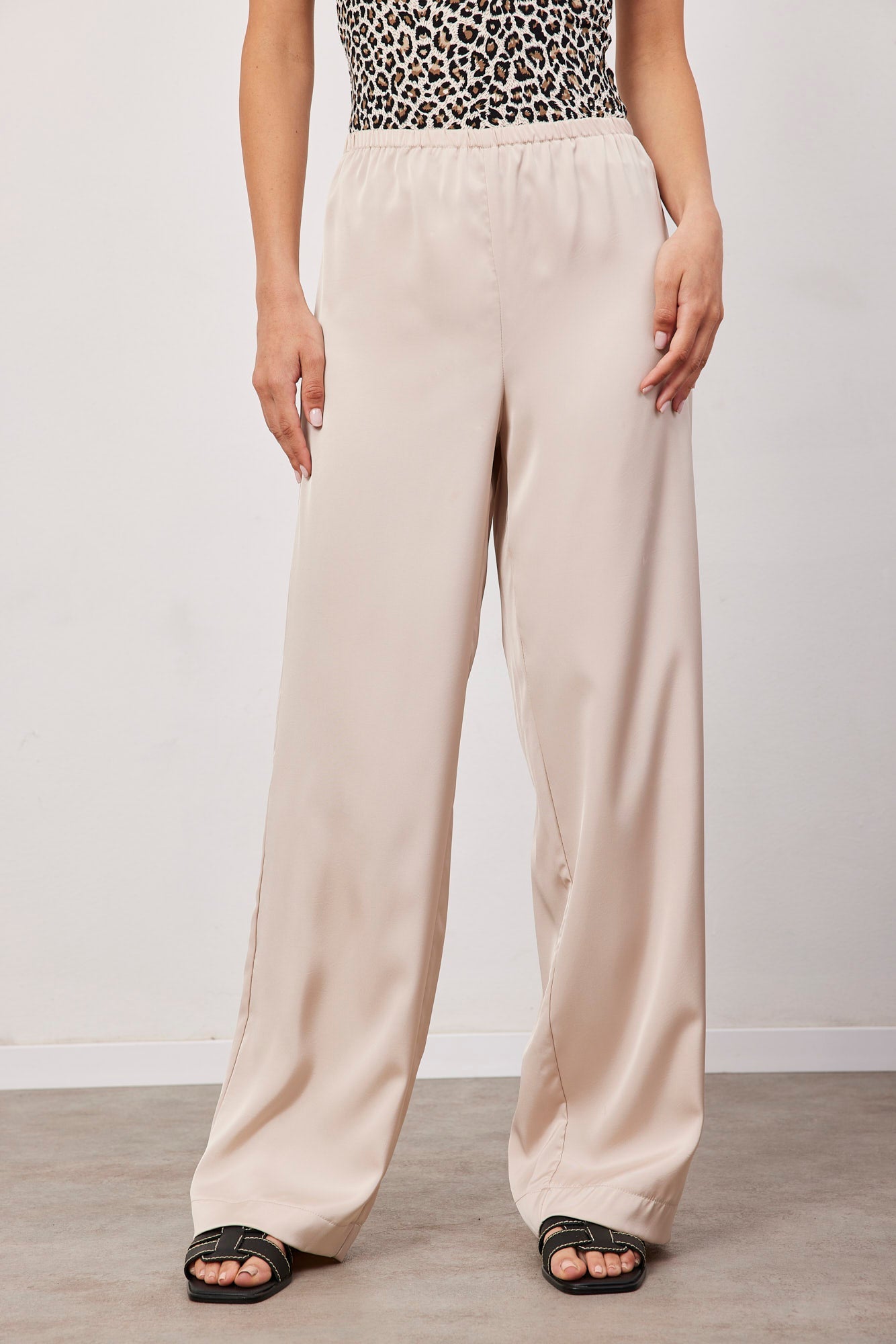 מכנסיים במראה סאטן - ITAY BRANDS