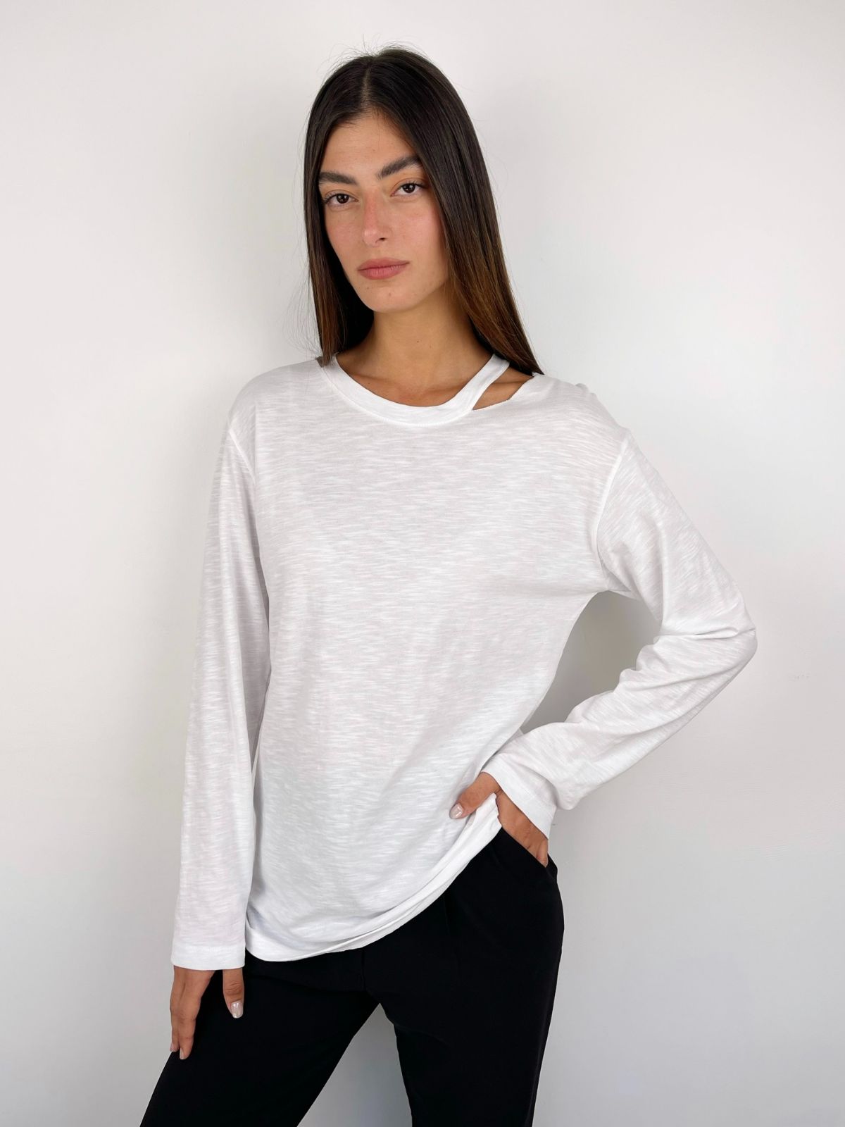 חולצת אוברסייז ארוכה פתח בכתף - ITAY BRANDS