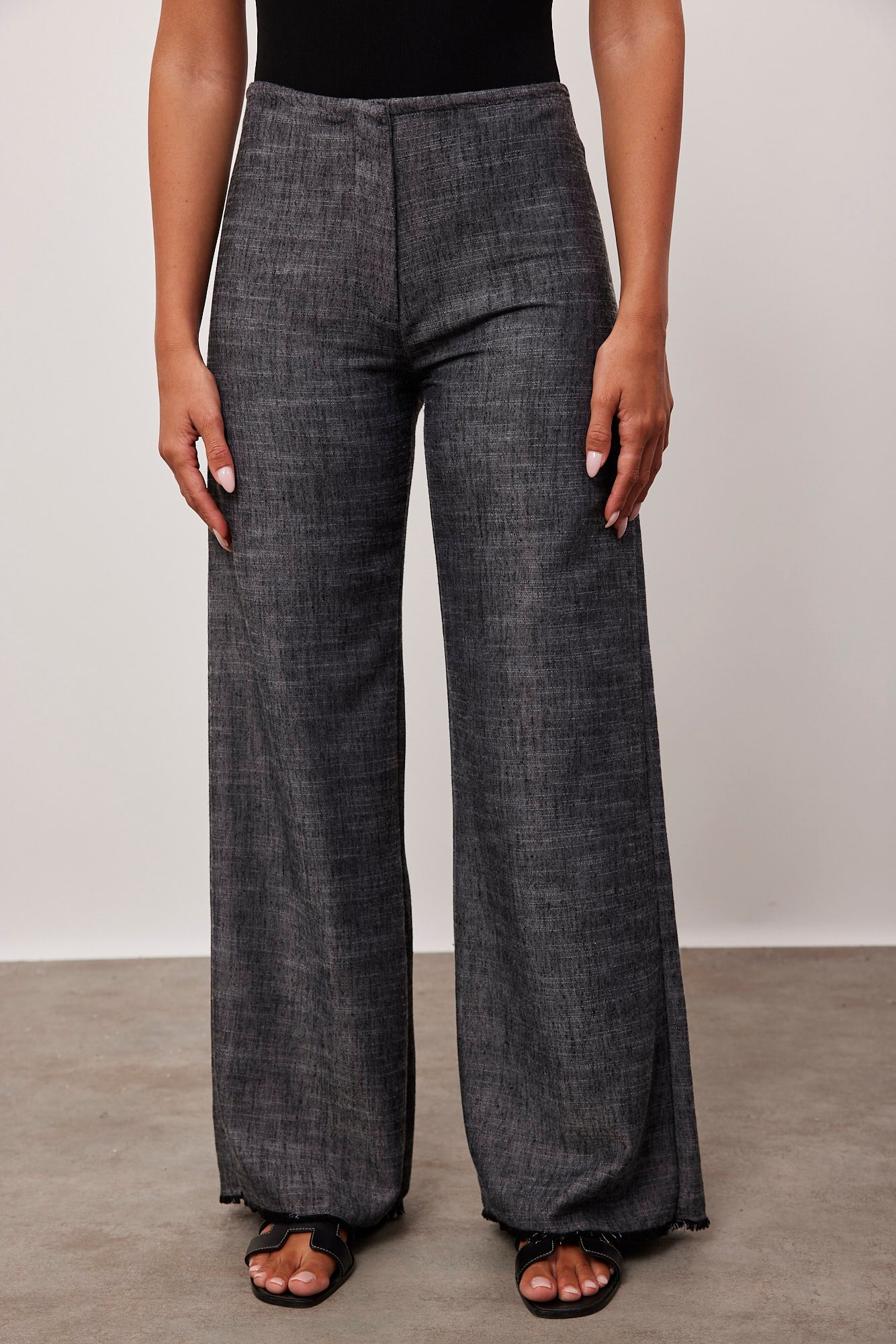 מכנסיים בטקסטורה בגזרה נמוכה - ITAY BRANDS