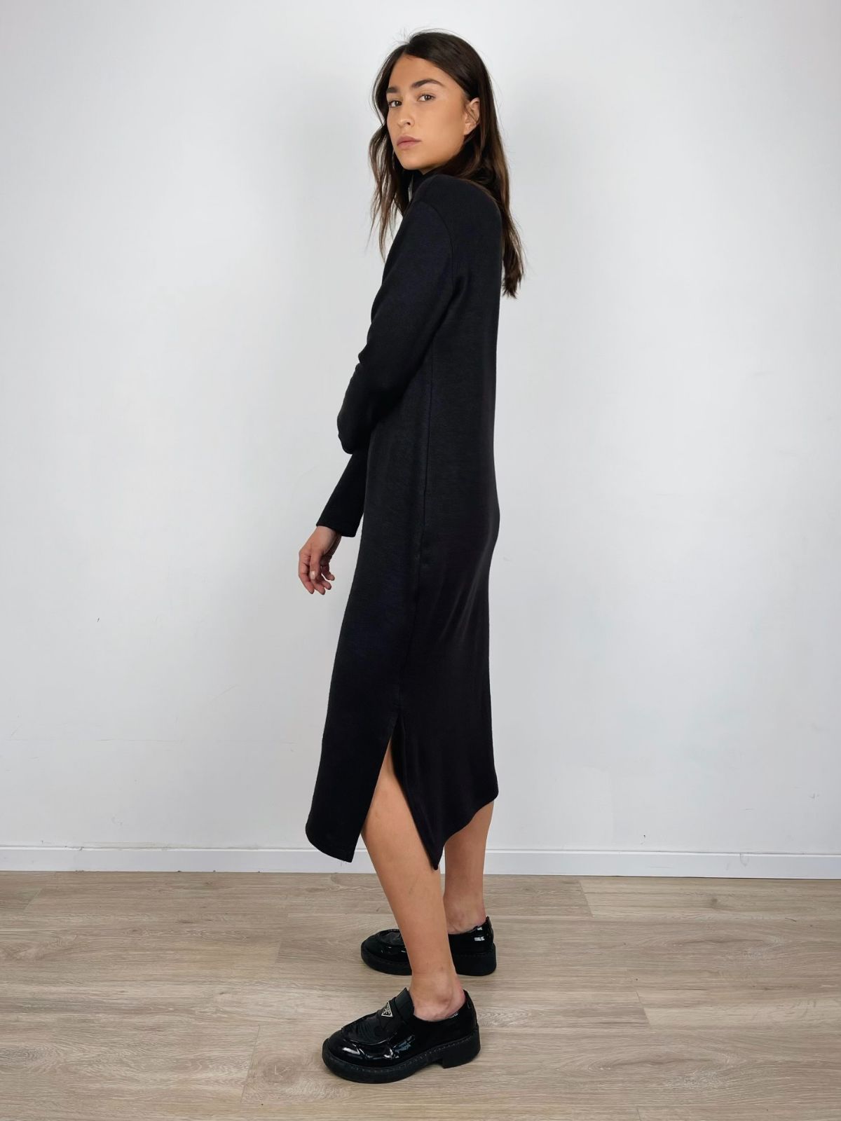 שמלת סריג גולף שסעים - ITAY BRANDS