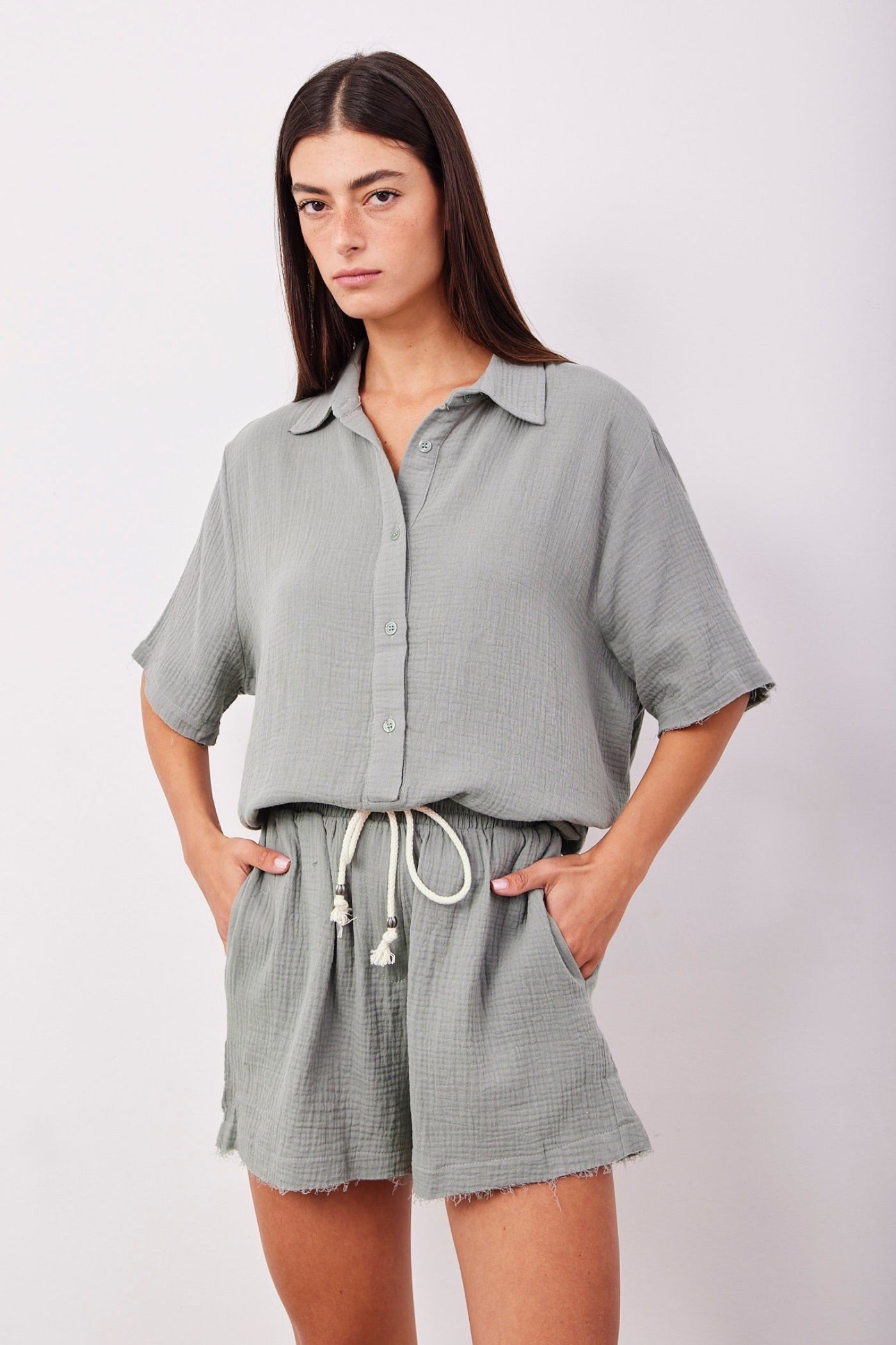 חליפת טטרה קצרה בשילוב כפתורים - ITAY BRANDS