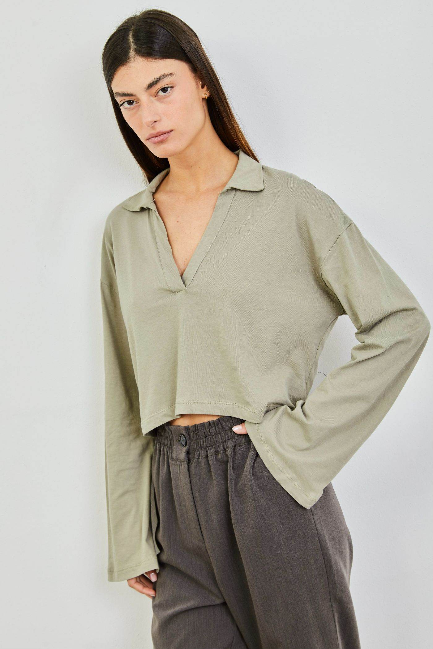 חולצת קרופ ארוכה צווארון וי - ITAY BRANDS