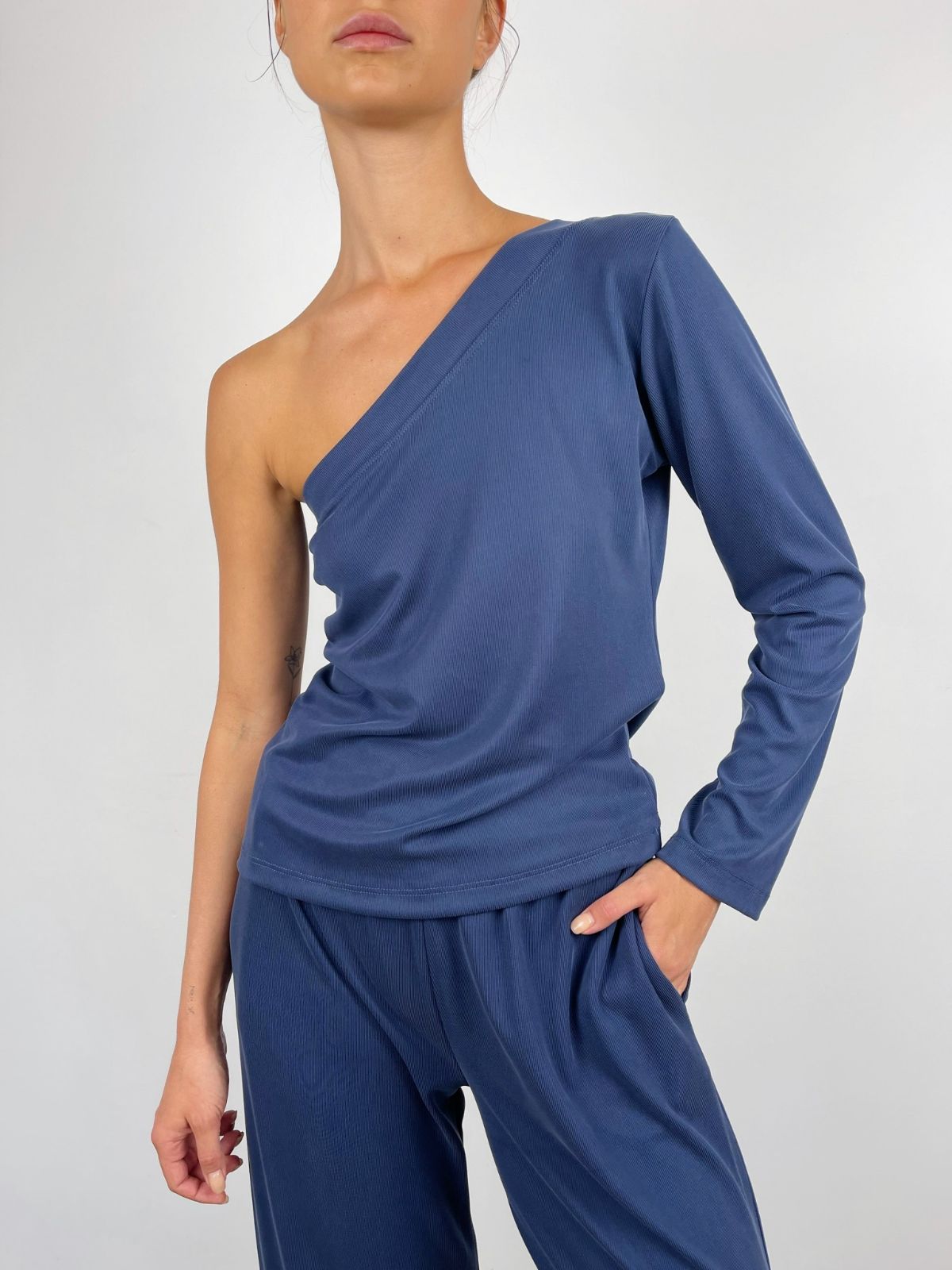 חולצת וואן שולדר ארוכה בד מודל - ITAY BRANDS