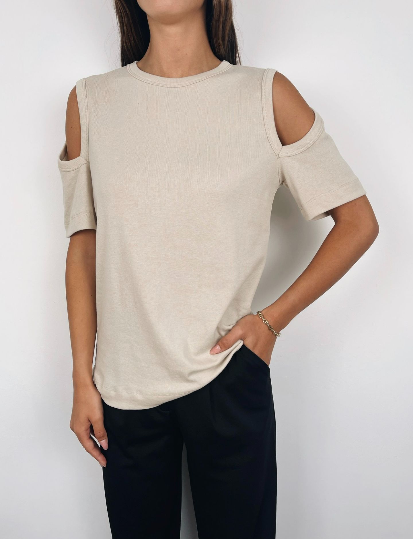 טי-שרט קאט אווט שולדרס - ITAY BRANDS