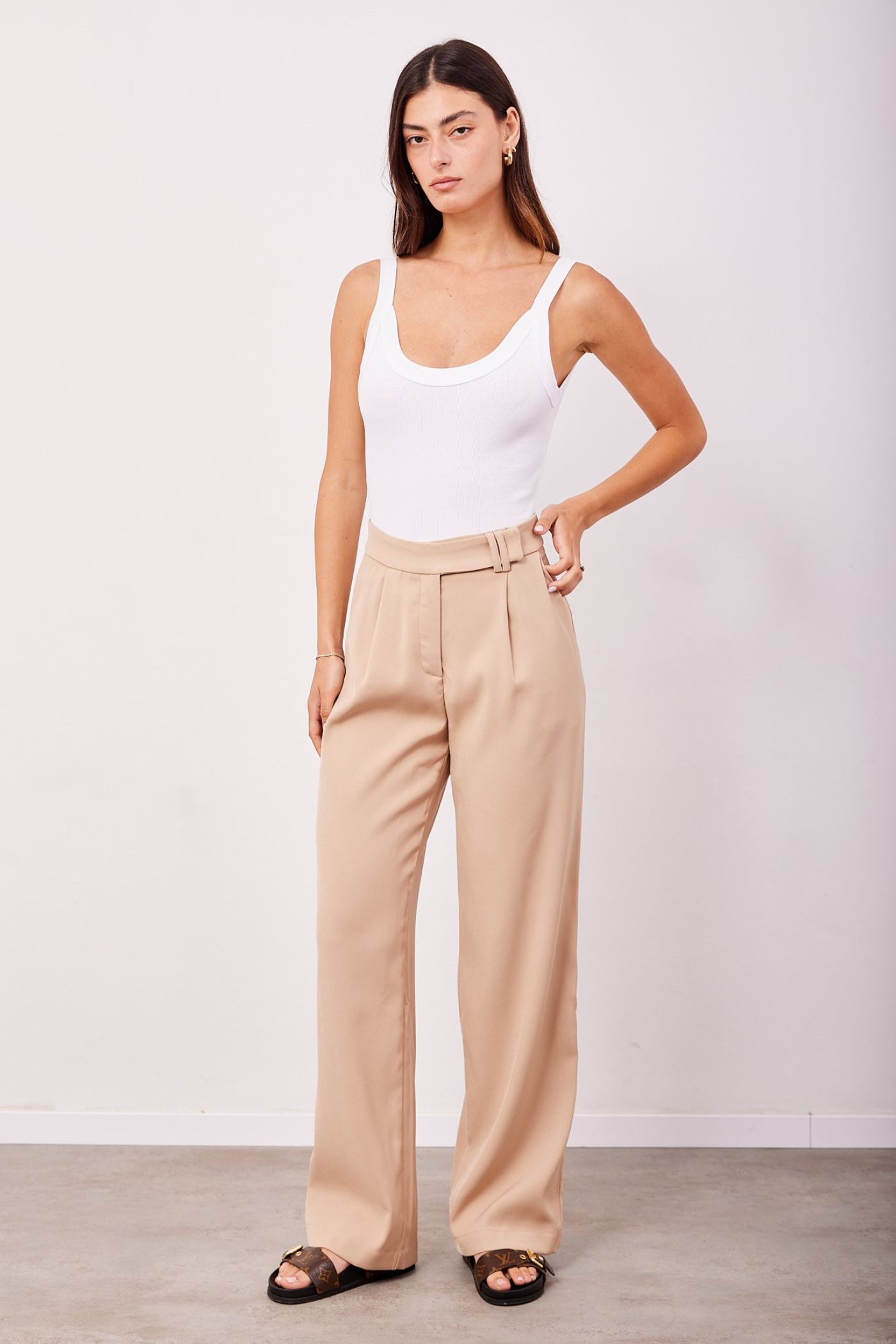 מכנסיים מחויטים בגזרה מתרחבת - ITAY BRANDS