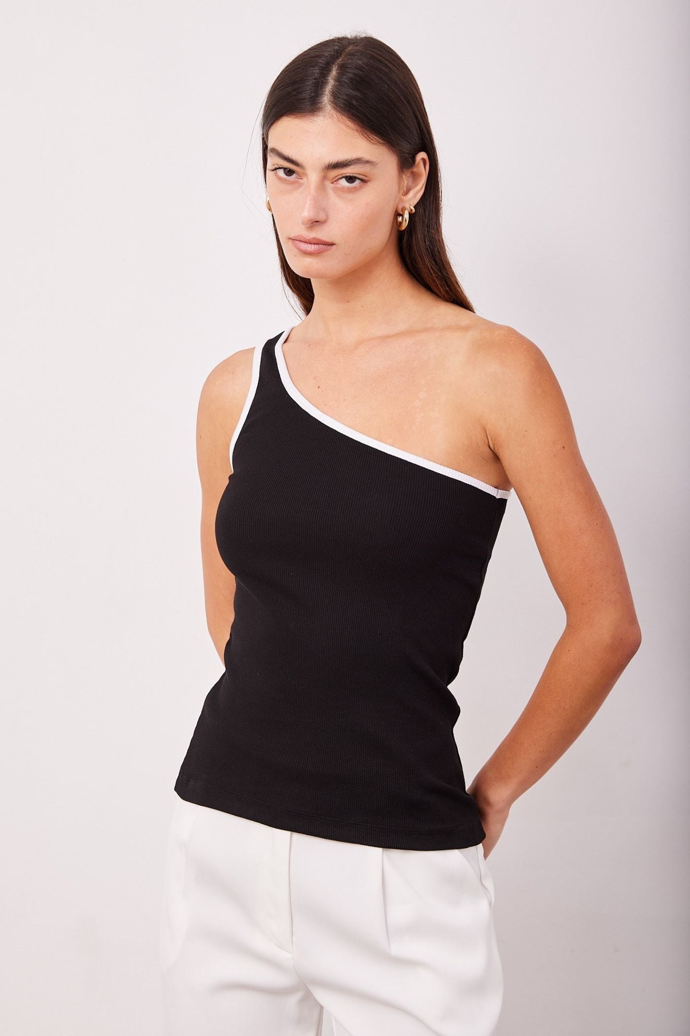 טופ וואן שולדר קולור בלוק - ITAY BRANDS