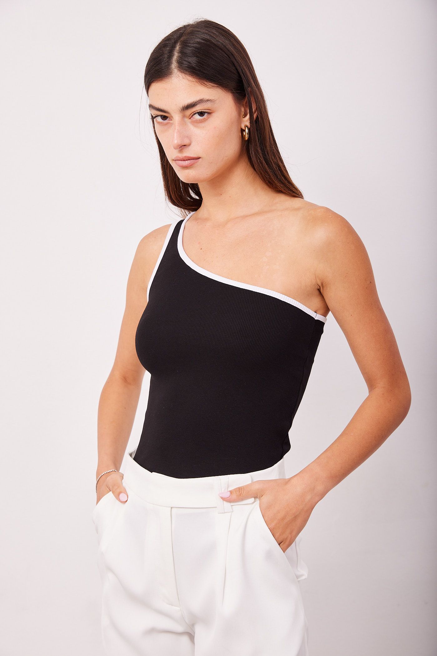 טופ וואן שולדר קולור בלוק - ITAY BRANDS