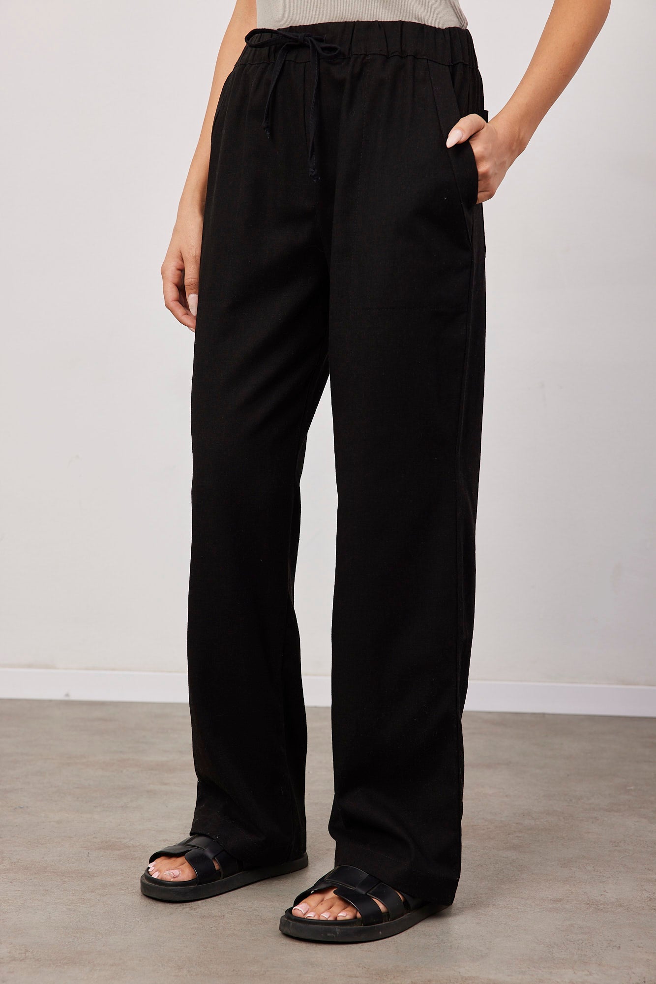 מכנסיים במראה פשתן עם קשירה - ITAY BRANDS